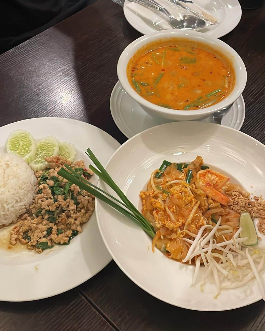 エリサさんのインスタグラム写真 - (エリサInstagram)「Memories of Thailand🇹🇭2023  今月、5年ぶりのタイに行くことが出来ました♡  アユタヤ行ったりゾウに乗ったり、 大好きな本場のタイ料理、その他色々沢山食べた✌︎ めちゃ楽しかった3泊4日☺️あっという間！  ほぼ4年ぶりの海外✨また近々どこかに行きたいな〜〜」10月21日 11時21分 - elisa_kinjo