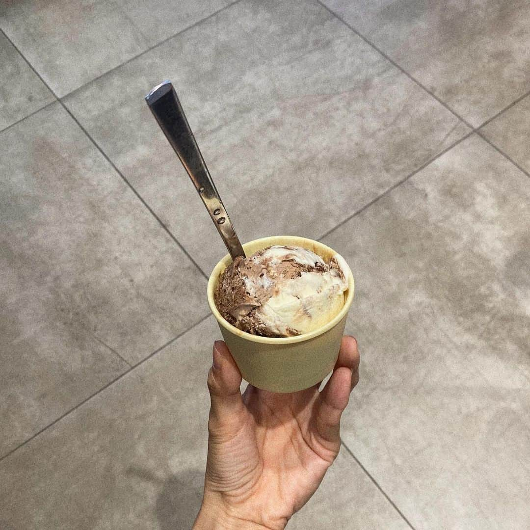 名和風歌さんのインスタグラム写真 - (名和風歌Instagram)「🩷🪽韓国アイス色々記録〜〜 🍨🪽 #ふうかとあいす_韓国  ひとつずつの感想は↑このタグから〜🏷️ 行きたいアイス屋さんいっぱいなのにコンビニアイスも気になるし、、で3泊では全然回りきれなかった🥲！  _______  1〜2枚目📍 @yuki_mochi___   3〜4 📍 @baskinrobbinskorea   5 〜6📍🇰🇷コンビニ  7〜8 📍 @coldrecipe   9〜10 📍🇰🇷コンビニ  _______  #ふうかとあいす #韓国グルメ  #韓国アイス #韓国アイスクリーム  #アイスタグラム #icecreamlover」10月21日 11時21分 - fuuka_nw