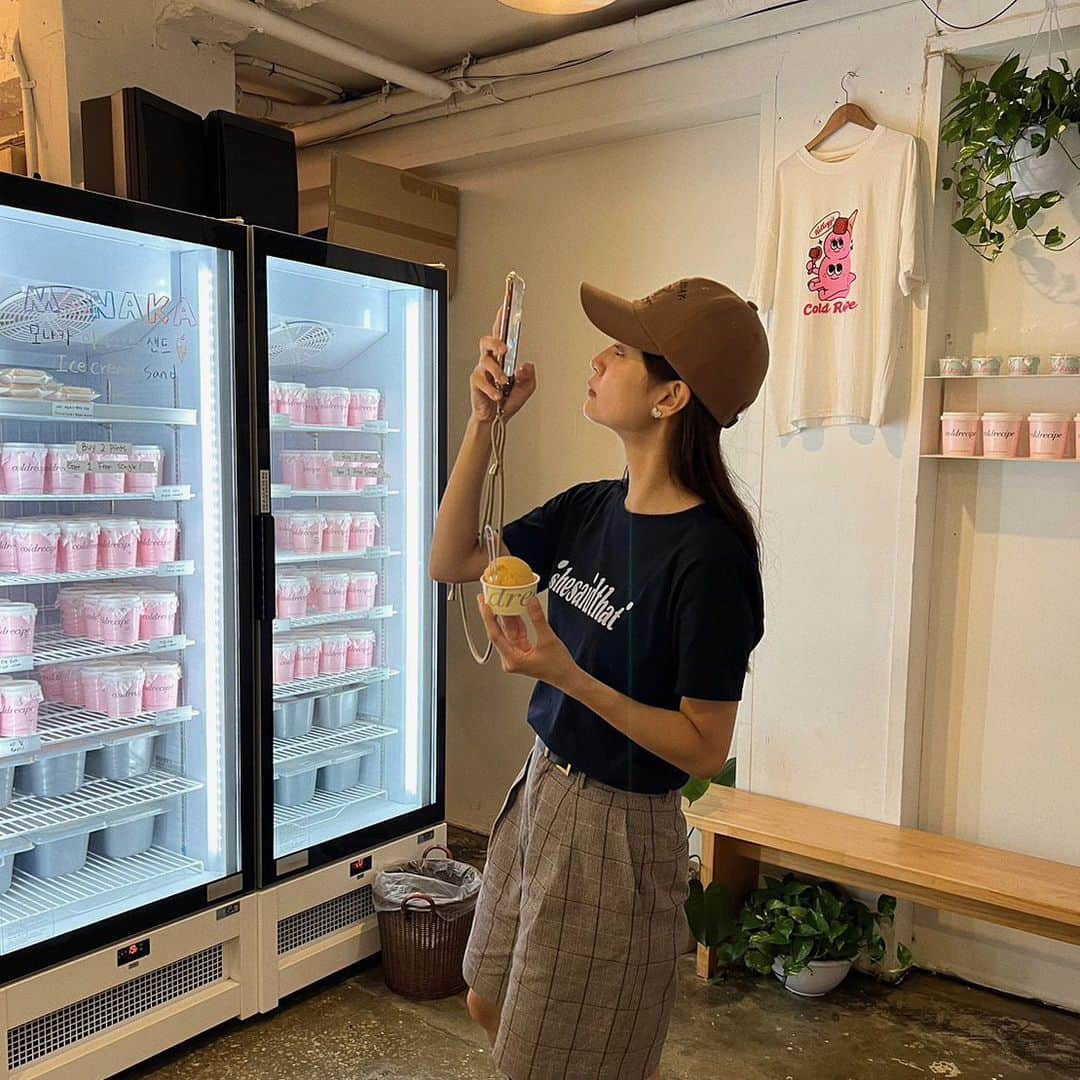 名和風歌さんのインスタグラム写真 - (名和風歌Instagram)「🩷🪽韓国アイス色々記録〜〜 🍨🪽 #ふうかとあいす_韓国  ひとつずつの感想は↑このタグから〜🏷️ 行きたいアイス屋さんいっぱいなのにコンビニアイスも気になるし、、で3泊では全然回りきれなかった🥲！  _______  1〜2枚目📍 @yuki_mochi___   3〜4 📍 @baskinrobbinskorea   5 〜6📍🇰🇷コンビニ  7〜8 📍 @coldrecipe   9〜10 📍🇰🇷コンビニ  _______  #ふうかとあいす #韓国グルメ  #韓国アイス #韓国アイスクリーム  #アイスタグラム #icecreamlover」10月21日 11時21分 - fuuka_nw