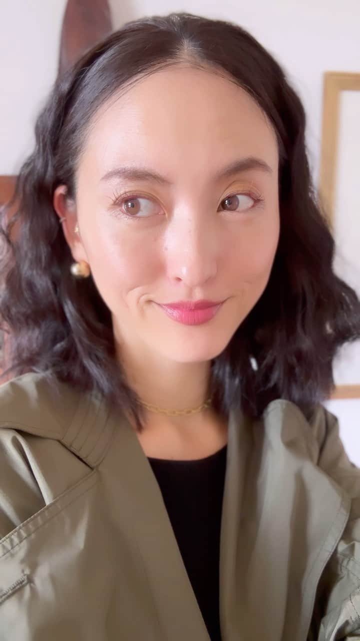 尾形沙耶香のインスタグラム：「薄手のアウターと、差し色👜が連日大活躍！  #autumnoutfitideas 🥀 #秋コーデ #reeloutfit」