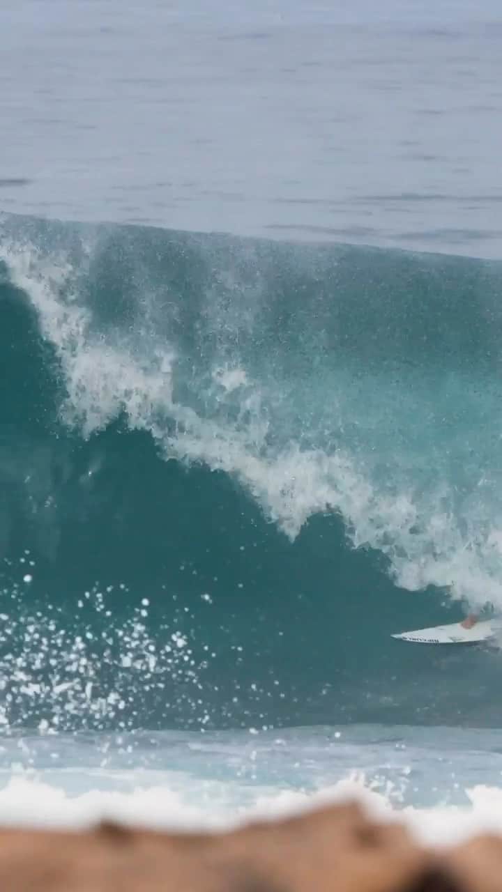 のインスタグラム：「Worn by the best. ⁠ ⁠ Our FlashBomb Fusion wetsuit uses Dry Seam Technology - a unique bonding technique that delivers a stronger seam without the need for stitching. With 100% E7 Flash Lining and our ergonomic design, this is our most flexible, warm and durable wetsuit yet.⁠ ⁠ Find out more -> link in bio. ⁠ ⁠ —⁠ ⁠ #RipCurl #FlashBombFusion #RipCurlWetsuits #GabrielMedina #DrySeamTechnology #MollyPicklum #MickFanning」