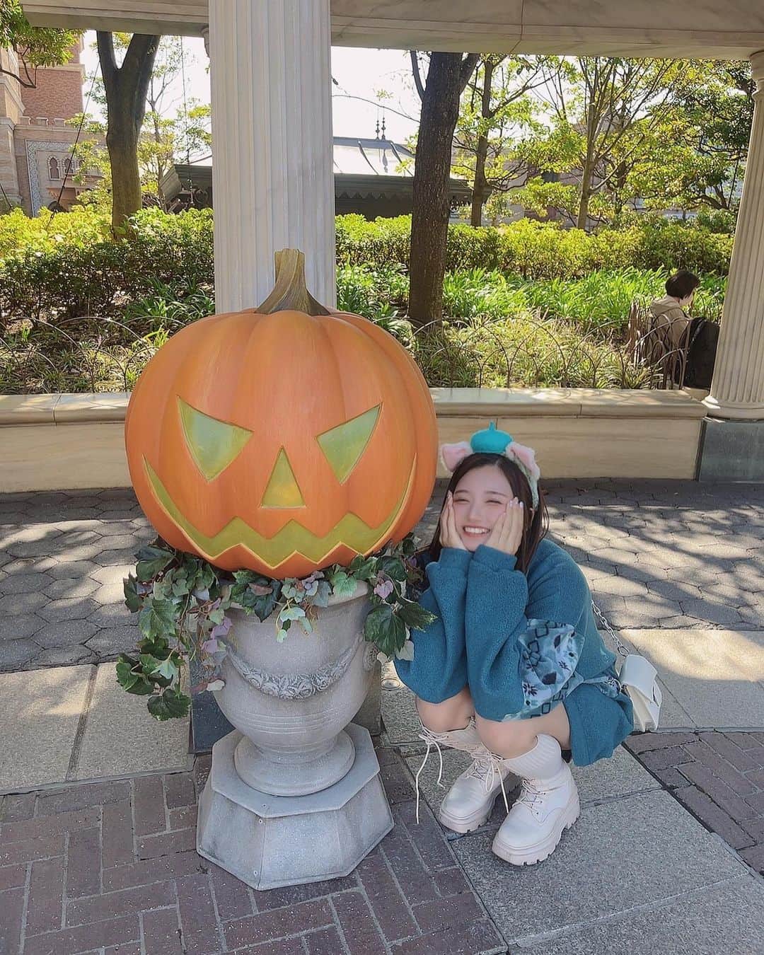 夢実あすかさんのインスタグラム写真 - (夢実あすかInstagram)「🎃.*･ﾟ　.ﾟ･*. ．  ．  ハロウィンけっこうすき🤤❤︎お菓子作りたいな🤤  ．  ．  ．  ．  ．  ．  ．  ． #japaneseidol #japanesegirl #idol #instagood #instalike #selca #followforfollowback #selfie #ロングブーツコーデ #ootd #dailylook #instafashion #followme #秋コーデ #ディズニーハロウィン #今日のコーデ  #アイドル  #ジェラトーニコーデ #ディズニーシー #ラフコーデ #ゆる巻き #古着女子 #デコ出し #ディズニーコーデ #いいね返し #自撮り #自撮り女子 #自撮り界隈 #推してください #ディズニー」10月21日 11時40分 - asukadayou213