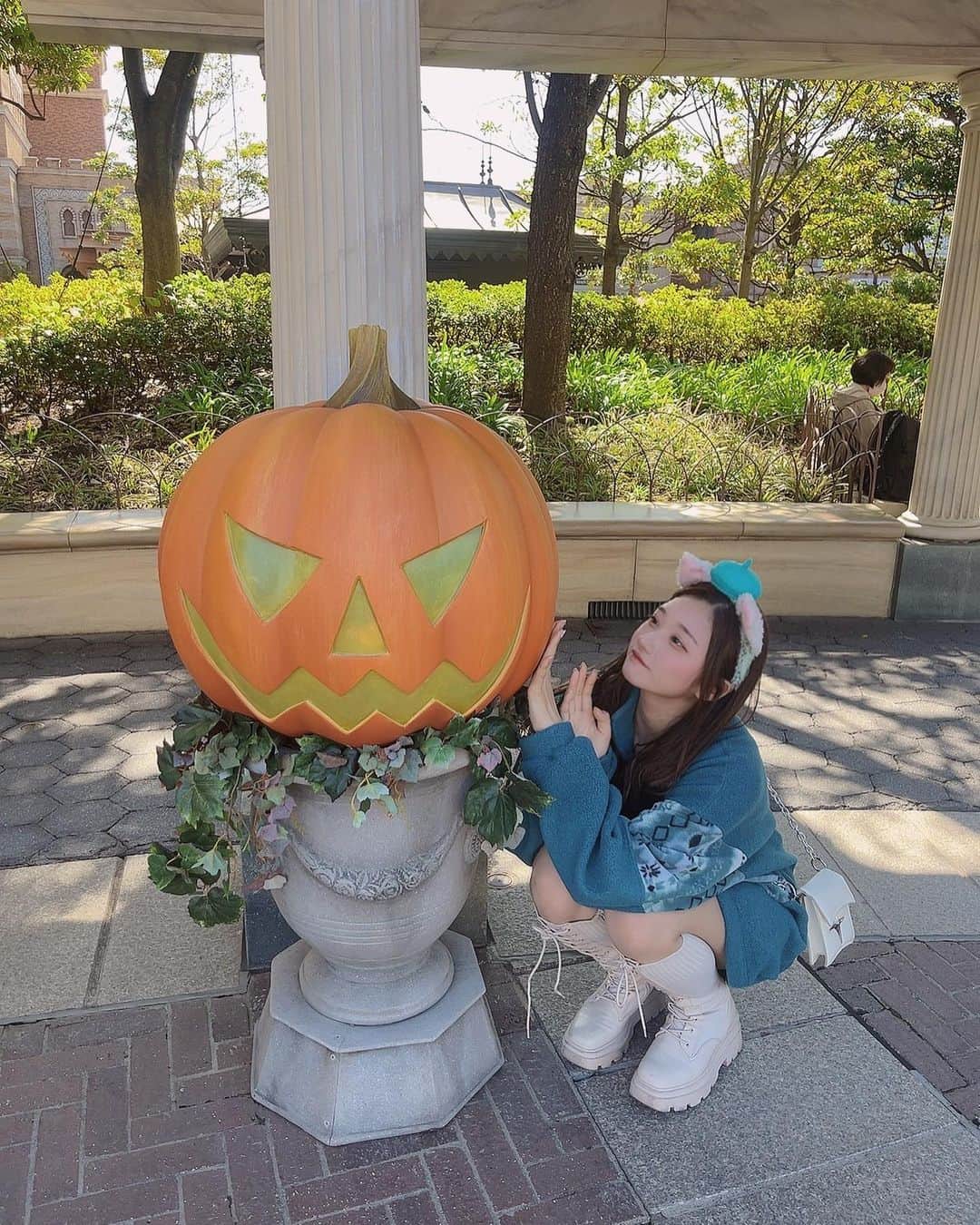 夢実あすかさんのインスタグラム写真 - (夢実あすかInstagram)「🎃.*･ﾟ　.ﾟ･*. ．  ．  ハロウィンけっこうすき🤤❤︎お菓子作りたいな🤤  ．  ．  ．  ．  ．  ．  ．  ． #japaneseidol #japanesegirl #idol #instagood #instalike #selca #followforfollowback #selfie #ロングブーツコーデ #ootd #dailylook #instafashion #followme #秋コーデ #ディズニーハロウィン #今日のコーデ  #アイドル  #ジェラトーニコーデ #ディズニーシー #ラフコーデ #ゆる巻き #古着女子 #デコ出し #ディズニーコーデ #いいね返し #自撮り #自撮り女子 #自撮り界隈 #推してください #ディズニー」10月21日 11時40分 - asukadayou213