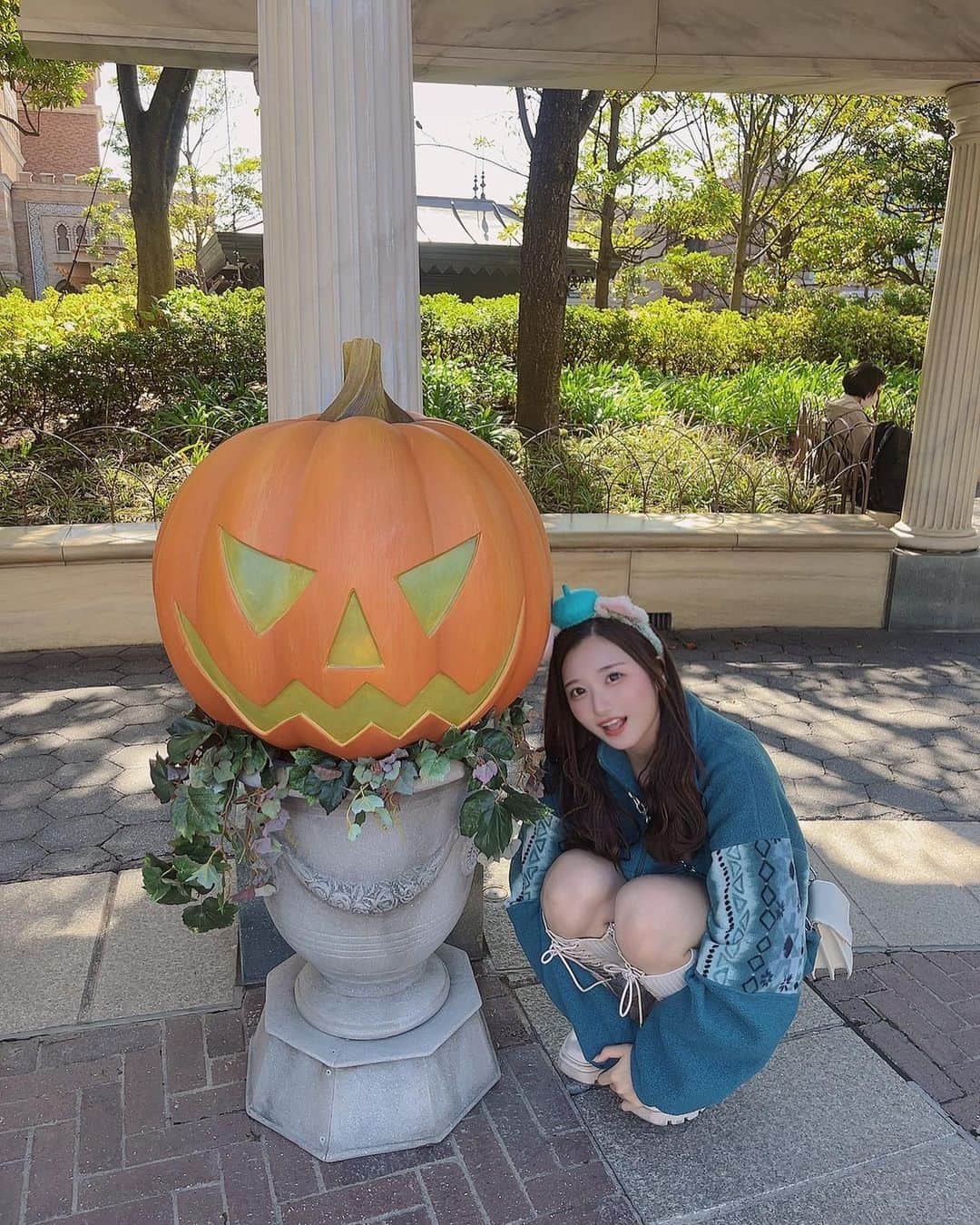 夢実あすかさんのインスタグラム写真 - (夢実あすかInstagram)「🎃.*･ﾟ　.ﾟ･*. ．  ．  ハロウィンけっこうすき🤤❤︎お菓子作りたいな🤤  ．  ．  ．  ．  ．  ．  ．  ． #japaneseidol #japanesegirl #idol #instagood #instalike #selca #followforfollowback #selfie #ロングブーツコーデ #ootd #dailylook #instafashion #followme #秋コーデ #ディズニーハロウィン #今日のコーデ  #アイドル  #ジェラトーニコーデ #ディズニーシー #ラフコーデ #ゆる巻き #古着女子 #デコ出し #ディズニーコーデ #いいね返し #自撮り #自撮り女子 #自撮り界隈 #推してください #ディズニー」10月21日 11時40分 - asukadayou213