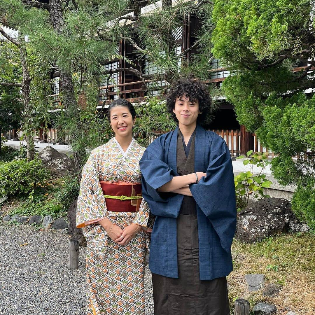 原宿シカゴさんのインスタグラム写真 - (原宿シカゴInstagram)「#原宿シカゴ京都店 . #着物　👘🇯🇵🏯 もうすぐ紅葉シーズンですね🍁🍵  原宿シカゴ京都店では2階にて 着物や帯などの和物アイテムを男女ともに 大量展開しております✨  原宿シカゴの着物を着て 京都観光しませんか〜😆🌈  📍原宿シカゴ京都店  〒604-8061 京都府京都市中京区寺町通六角下る式部町258番地 ℡075-212-5391 営業時間 11:00〜20:00  . #harajukuchicago#used#usedclothig#vintage#kyoto#kyototravel#fashion#instagood#ootd#outfit#kimono#yukata#kimonostyle #原宿シカゴ#古着屋#京都#京都古着屋#京都観光#河原町#寺町#寺町商店街#古着mix#古着ファッション#古着コーデ#和服#和装#着物コーデ#着物コーディネート」10月21日 11時52分 - harajukuchicago_official