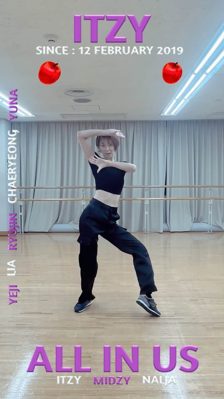 のインスタグラム：「めっちゃ踊りたかったITZYの「RINGO」 でも速っ速っ速ぁぁぁぁああ💨  速度落として練習しても振りがいっぱい詰まってるからゆっくりに感じない😕  この歌の歌詞もすごく魅力的だしメロディーもなんだか魅惑な感じで好き❤️  kpopのクラスでもやってみよう アイソレーションがいっぱい入っていて練習になります😌  #大凪真生 #kpop #itzy #ringo  #kpopdance #reels  #reelsinstagram」