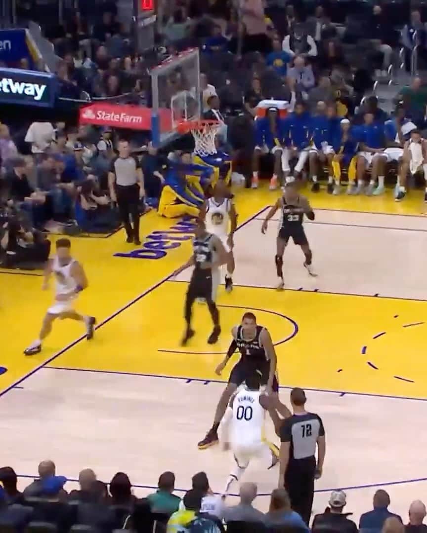 ゴールデンステート・ウォリアーズのインスタグラム：「JK’s floater touched the sky!」