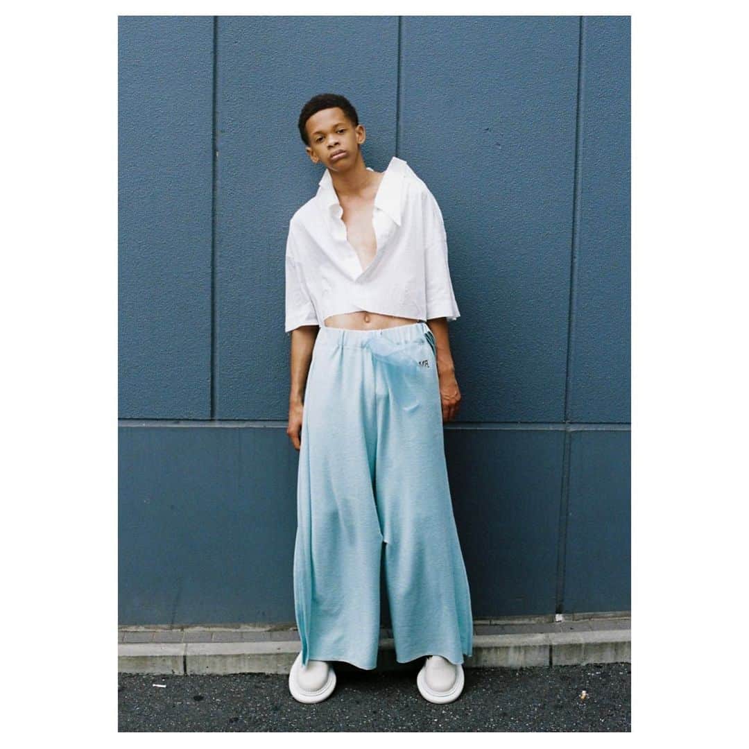TEPPEIのインスタグラム：「…   BASE MARK 2024SS.  All Produced by Shiho Kaneki @basemark_official   AI-Generated by @zaiyen.co @haraken.ta   Direction by @stylist_teppei  Shot by @_tanase  Styled by @stylist_teppei   Creative Produced by @shin1551   #Basemark」