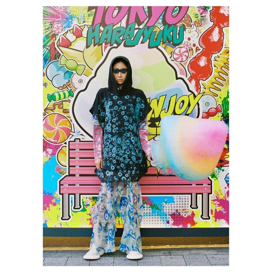 TEPPEIのインスタグラム：「…   BASE MARK 2024SS.  All Produced by Shiho Kaneki @basemark_official   AI-Generated by @zaiyen.co @haraken.ta   Direction by @stylist_teppei  Shot by @_tanase  Styled by @stylist_teppei   Creative Produced by @shin1551   #Basemark」