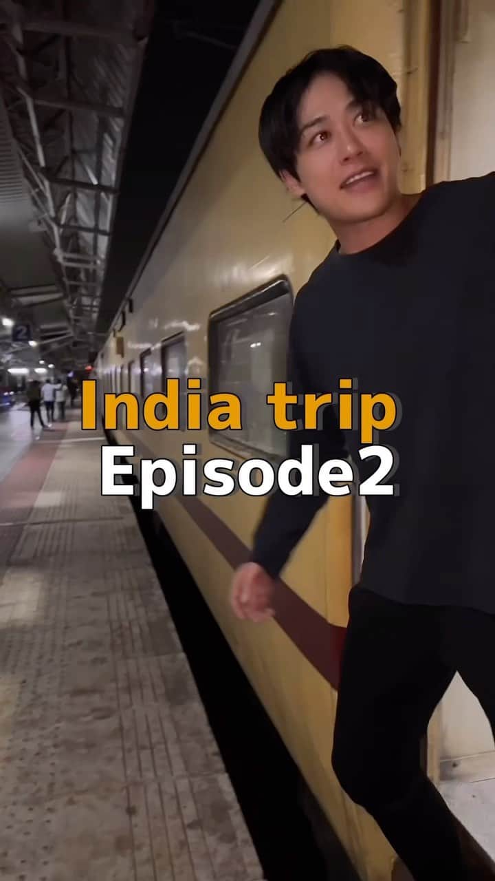 芹澤東洋のインスタグラム：「インド旅〜エピソード2〜 １９時間の列車旅🚃  Wi-Fiもない、スマホが使えない やることがない  そしたら頭の中で あーでもない、こーでもない もう1人の自分と対話を始めた  近頃なんだか情報が 多過ぎている気がして…  #インド #旅 #バックパッカー #旅人 #india  #trip #travel」
