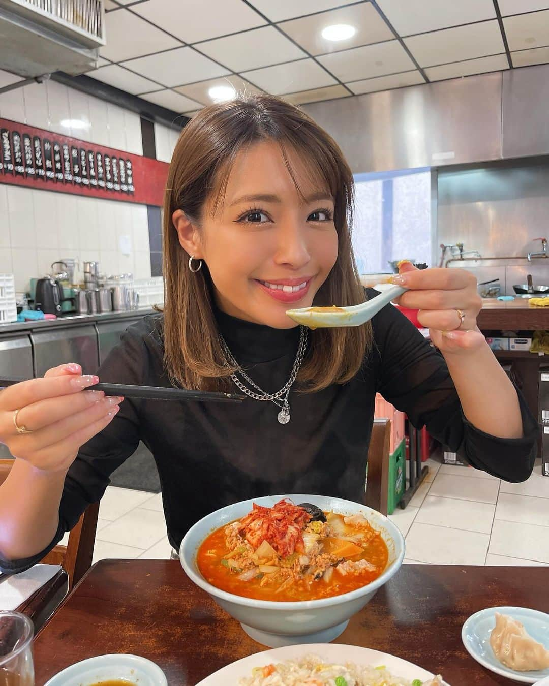 橋本梨菜さんのインスタグラム写真 - (橋本梨菜Instagram)「いっぱい食べるシリーズ🍝🫶  いつも色んな国で、日本のラーメン屋さんにいくんやけど パリのラーメンやさん、めちゃくちゃ美味しかった☺️🩵  今週は生放送おおかったねぇ🥹 今日もこれから生放送だよぅ  明日から地方ずーっと続くので、 体調くずさないように頑張ります✈️❤️‍🔥  ファンクラブの方にもたくさんオフショットあげてるので ぜひ、ファンティアでご加入くださいね🫨🩷」10月21日 12時24分 - hashimoto_rina_