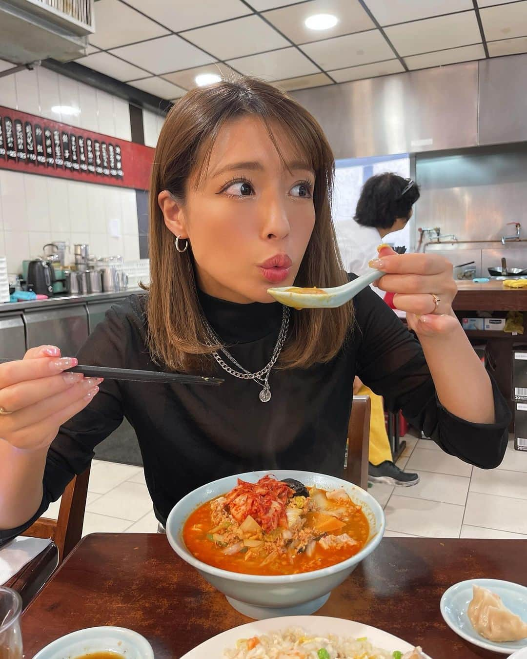 橋本梨菜さんのインスタグラム写真 - (橋本梨菜Instagram)「いっぱい食べるシリーズ🍝🫶  いつも色んな国で、日本のラーメン屋さんにいくんやけど パリのラーメンやさん、めちゃくちゃ美味しかった☺️🩵  今週は生放送おおかったねぇ🥹 今日もこれから生放送だよぅ  明日から地方ずーっと続くので、 体調くずさないように頑張ります✈️❤️‍🔥  ファンクラブの方にもたくさんオフショットあげてるので ぜひ、ファンティアでご加入くださいね🫨🩷」10月21日 12時24分 - hashimoto_rina_