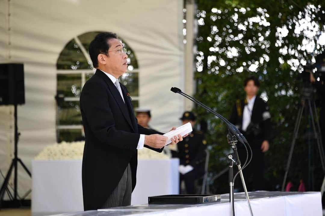 首相官邸さんのインスタグラム写真 - (首相官邸Instagram)「自衛隊殉職隊員追悼式にあたり、国の存立を担う崇高な職務に殉ぜられた自衛隊員の御霊に対し、総理大臣として、ここに謹んで追悼の誠を捧げます。いま一度、御霊の安らかならんことを、そして、御遺族の御平安と、末永い御健勝を心よりお祈り申し上げます。」10月21日 12時31分 - kantei