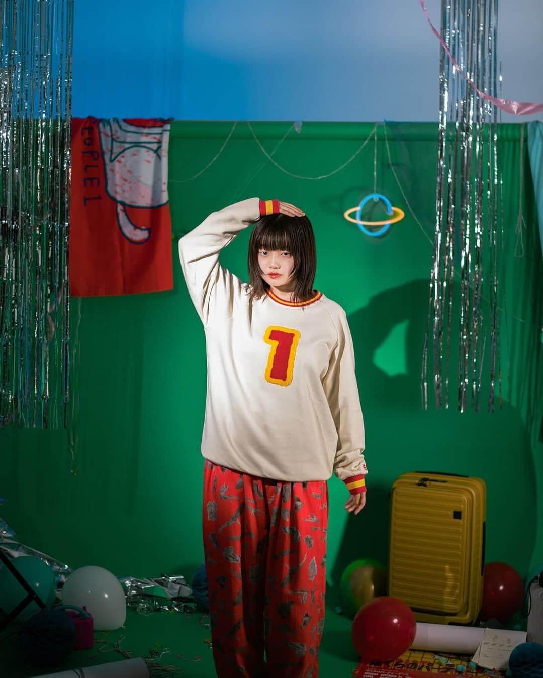 PEOPLE 1さんのインスタグラム写真 - (PEOPLE 1Instagram)「PEOPLE 1 OFFICIAL GOODS 2023-2024 AW 1  グッズデザイン @coal_owl @people1_deu   映像、写真 @ndmbgm @studiokonbu  衣装 @nakajima___yuya  メイク @____katsura  モデル @rulu_225 @people1_deu」10月21日 12時37分 - ppppeople1