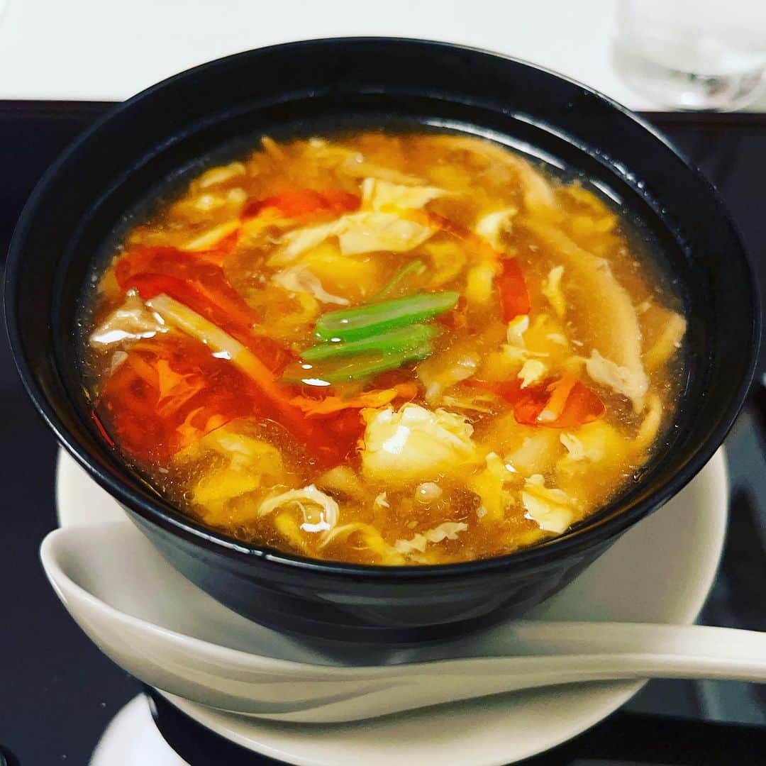 馬場典子さんのインスタグラム写真 - (馬場典子Instagram)「昨年、赤坂から神楽坂に移転した、#酸辣湯麺 発祥のお店 #榮林 。  カップ麺ではたくさん食べて、その度にスープを飲み干してきましたが… やっとお店で頂くことが出来ました✨ …美味しい😋✨  そして、カップ麺、袋麺の再現力の高さも再認識しました。  @eirin_kagurazaka  #スーラータンメン  #グルメではなく食いしん坊 #馬場典子 #ばばちゃんネル」10月21日 12時40分 - baba_channel