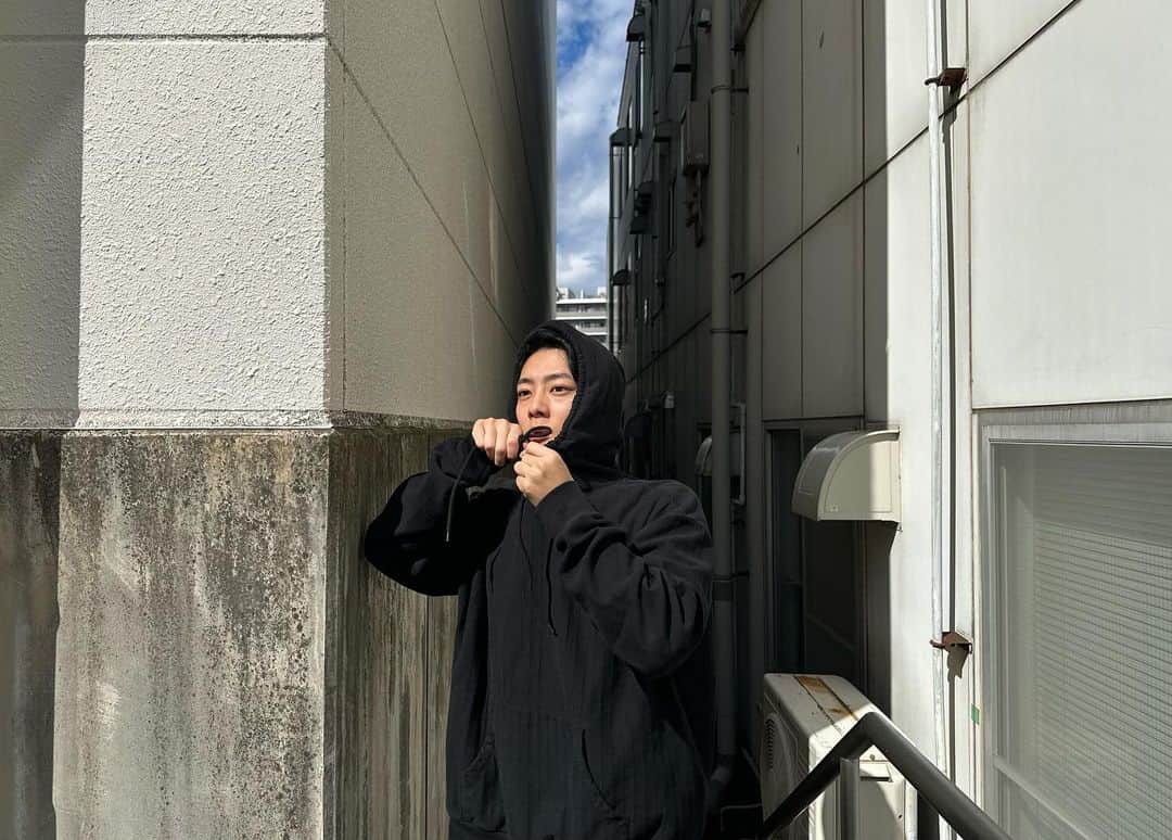 井上祐貴のインスタグラム：「・ パーカーの季節やっと到来か？」
