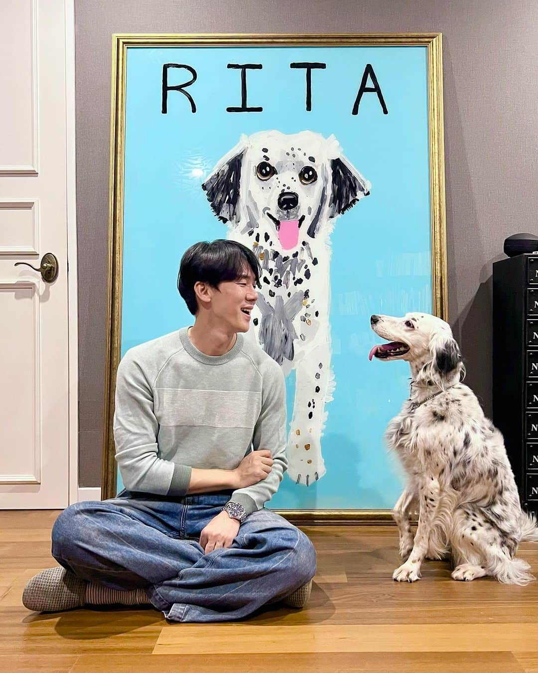 ユ・ヨンソクさんのインスタグラム写真 - (ユ・ヨンソクInstagram)「Thank you, Ben! RITA with Big RITA🩵  #BenLenovitz」10月21日 12時56分 - yoo_yeonseok