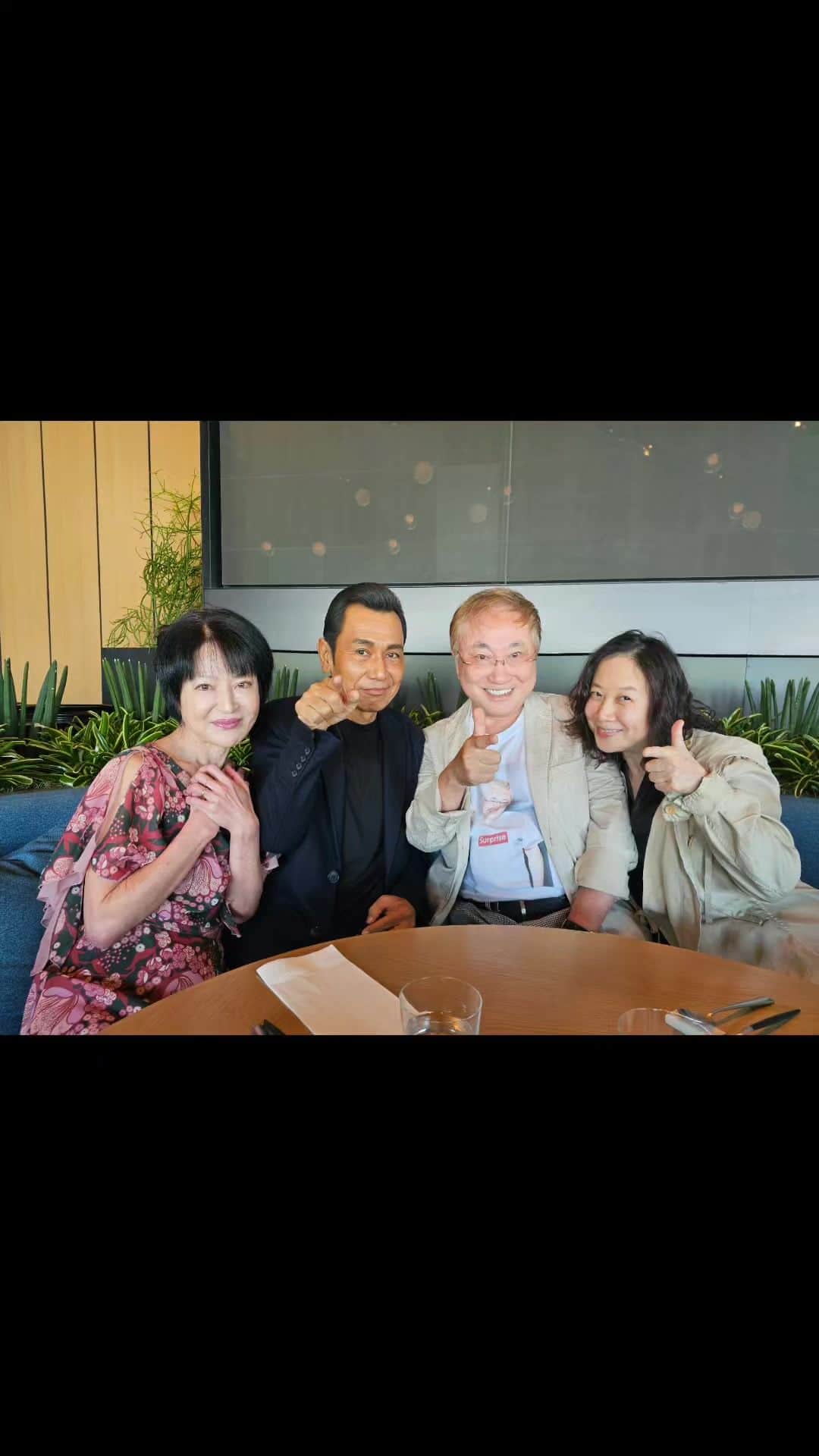高須克弥のインスタグラム：「原哲夫先生にガイドしていただいた北斗の拳大原画展かつやと🐻」