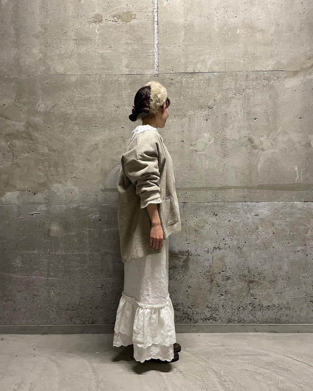 SM2olohuone LUMINE立川店さんのインスタグラム写真 - (SM2olohuone LUMINE立川店Instagram)「ルミネ立川店限定商品　好評発売中‼︎ ※完売商品については ストーリーをご覧ください。  ⠀ ⠀⠀ ⠀  ●スカラップ刺繍ティアードスカート着回しになります●  \ SamansaMos2 /  ◌coat ◌knit ◌blouse  ◌béret  \ TSUHARU /  ◌boots  ⠀ ⠀⠀  ┈ ┈ ┈ ┈ ┈ ┈ ┈ ┈ ┈ ┈ ┈ ┈ ┈ ┈ ┈ ┈ ┈⠀ ⠀ ⠀⠀ ⠀  ⠀ ⠀ ⠀⠀ ⠀  サマンサモスモス立川店限定商品　全5型 ⠀  ・フリル襟ワンピース (オフ、キナリ、グリーン、ブラック) ¥12.100 tax incl.  ・アシンメトリーワンピース (オフ、キナリ、チャコール、ブラック) ¥12.100 tax incl.  ・ウエストフリルドロストブラウス セットアップ可 (オフ、キナリ、ピンク、ブラック) ¥9.790 tax incl  ・スカラップ刺繍ティアードスカート セットアップ可 (オフ、キナリ、ピンク、ブラック) ¥10.780 tax incl.  ・バテンレースエプロンスカート (オフ、キナリ、ブラック) ¥10.450 tax incl.  ⠀ ⠀⠀ ⠀ ⠀ ⠀⠀ ⠀ ⠀⠀ ⠀ ⠀ ⠀⠀ ⠀ ⠀ ⠀⠀ ⠀ ⠀⠀  ┈ ┈ ┈ ┈ ┈ ┈ ┈ ┈ ┈ ┈ ┈ ┈ ┈ ┈ ┈ ┈ ┈⠀ ⠀ ⠀⠀ ⠀  ⠀ ⠀ ⠀⠀ ⠀  ⠀   ⚠️お客様へのお願い  ※お取り寄せ、お取り置きは一切できかねます。 ※再入荷は一切ございません。 ※ @can_onlineshop での発売日は決定次第 サマンサモスモスルミネ立川店のInstagramにて ご案内いたします。 ※ 限定商品の為、返品交換は致しかねます。 ※ポイントのご利用、割引クーポンのご利用は 限定商品のためご利用不可です。 ⠀ ⠀⠀ ⠀  #2023#Autumn#correction#lumine#tachikawa#olohuone#fashion#samansamos2#tsuharu#fashion#life#staffsnap#love#me#秋#ルミネ#リネン#ルミネ立川#サマンサモスモス#立川ルミネ#立川#canshopig#go5_lumitachi#ツハル#ナチュラル#コーディネート#秋コーディネート#秋コーデ」10月21日 18時37分 - sm2olohuone_lumine