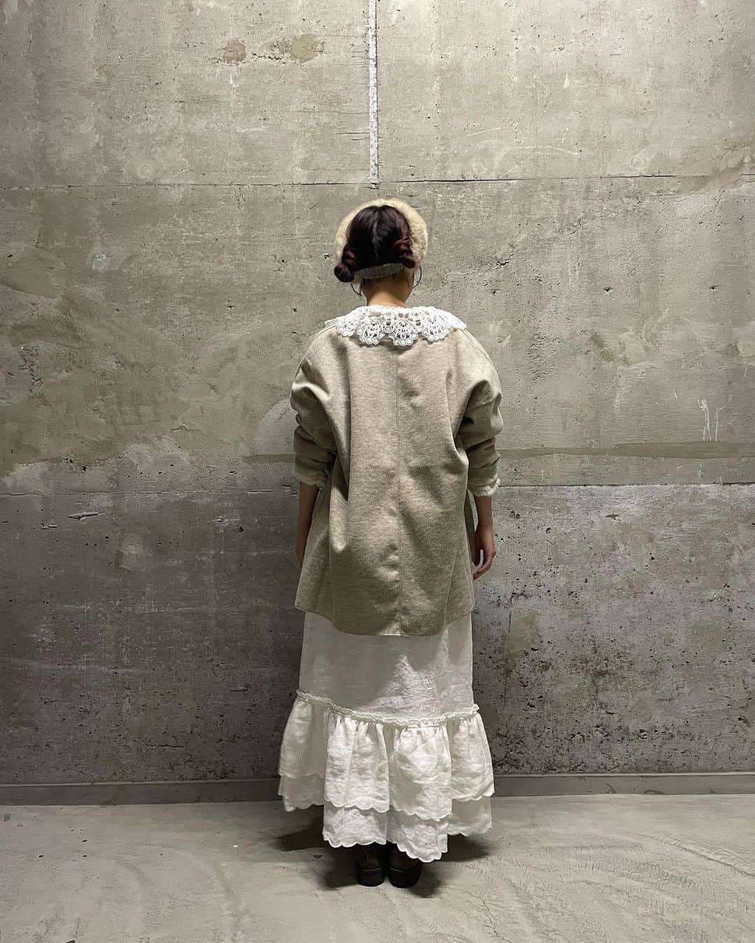 SM2olohuone LUMINE立川店さんのインスタグラム写真 - (SM2olohuone LUMINE立川店Instagram)「ルミネ立川店限定商品　好評発売中‼︎ ※完売商品については ストーリーをご覧ください。  ⠀ ⠀⠀ ⠀  ●スカラップ刺繍ティアードスカート着回しになります●  \ SamansaMos2 /  ◌coat ◌knit ◌blouse  ◌béret  \ TSUHARU /  ◌boots  ⠀ ⠀⠀  ┈ ┈ ┈ ┈ ┈ ┈ ┈ ┈ ┈ ┈ ┈ ┈ ┈ ┈ ┈ ┈ ┈⠀ ⠀ ⠀⠀ ⠀  ⠀ ⠀ ⠀⠀ ⠀  サマンサモスモス立川店限定商品　全5型 ⠀  ・フリル襟ワンピース (オフ、キナリ、グリーン、ブラック) ¥12.100 tax incl.  ・アシンメトリーワンピース (オフ、キナリ、チャコール、ブラック) ¥12.100 tax incl.  ・ウエストフリルドロストブラウス セットアップ可 (オフ、キナリ、ピンク、ブラック) ¥9.790 tax incl  ・スカラップ刺繍ティアードスカート セットアップ可 (オフ、キナリ、ピンク、ブラック) ¥10.780 tax incl.  ・バテンレースエプロンスカート (オフ、キナリ、ブラック) ¥10.450 tax incl.  ⠀ ⠀⠀ ⠀ ⠀ ⠀⠀ ⠀ ⠀⠀ ⠀ ⠀ ⠀⠀ ⠀ ⠀ ⠀⠀ ⠀ ⠀⠀  ┈ ┈ ┈ ┈ ┈ ┈ ┈ ┈ ┈ ┈ ┈ ┈ ┈ ┈ ┈ ┈ ┈⠀ ⠀ ⠀⠀ ⠀  ⠀ ⠀ ⠀⠀ ⠀  ⠀   ⚠️お客様へのお願い  ※お取り寄せ、お取り置きは一切できかねます。 ※再入荷は一切ございません。 ※ @can_onlineshop での発売日は決定次第 サマンサモスモスルミネ立川店のInstagramにて ご案内いたします。 ※ 限定商品の為、返品交換は致しかねます。 ※ポイントのご利用、割引クーポンのご利用は 限定商品のためご利用不可です。 ⠀ ⠀⠀ ⠀  #2023#Autumn#correction#lumine#tachikawa#olohuone#fashion#samansamos2#tsuharu#fashion#life#staffsnap#love#me#秋#ルミネ#リネン#ルミネ立川#サマンサモスモス#立川ルミネ#立川#canshopig#go5_lumitachi#ツハル#ナチュラル#コーディネート#秋コーディネート#秋コーデ」10月21日 18時37分 - sm2olohuone_lumine