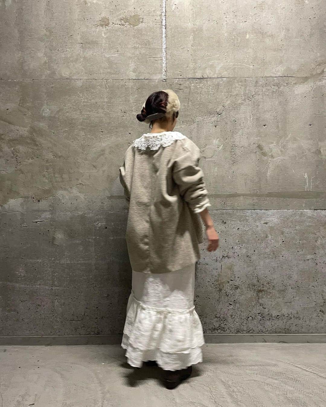 SM2olohuone LUMINE立川店さんのインスタグラム写真 - (SM2olohuone LUMINE立川店Instagram)「ルミネ立川店限定商品　好評発売中‼︎ ※完売商品については ストーリーをご覧ください。  ⠀ ⠀⠀ ⠀  ●スカラップ刺繍ティアードスカート着回しになります●  \ SamansaMos2 /  ◌coat ◌knit ◌blouse  ◌béret  \ TSUHARU /  ◌boots  ⠀ ⠀⠀  ┈ ┈ ┈ ┈ ┈ ┈ ┈ ┈ ┈ ┈ ┈ ┈ ┈ ┈ ┈ ┈ ┈⠀ ⠀ ⠀⠀ ⠀  ⠀ ⠀ ⠀⠀ ⠀  サマンサモスモス立川店限定商品　全5型 ⠀  ・フリル襟ワンピース (オフ、キナリ、グリーン、ブラック) ¥12.100 tax incl.  ・アシンメトリーワンピース (オフ、キナリ、チャコール、ブラック) ¥12.100 tax incl.  ・ウエストフリルドロストブラウス セットアップ可 (オフ、キナリ、ピンク、ブラック) ¥9.790 tax incl  ・スカラップ刺繍ティアードスカート セットアップ可 (オフ、キナリ、ピンク、ブラック) ¥10.780 tax incl.  ・バテンレースエプロンスカート (オフ、キナリ、ブラック) ¥10.450 tax incl.  ⠀ ⠀⠀ ⠀ ⠀ ⠀⠀ ⠀ ⠀⠀ ⠀ ⠀ ⠀⠀ ⠀ ⠀ ⠀⠀ ⠀ ⠀⠀  ┈ ┈ ┈ ┈ ┈ ┈ ┈ ┈ ┈ ┈ ┈ ┈ ┈ ┈ ┈ ┈ ┈⠀ ⠀ ⠀⠀ ⠀  ⠀ ⠀ ⠀⠀ ⠀  ⠀   ⚠️お客様へのお願い  ※お取り寄せ、お取り置きは一切できかねます。 ※再入荷は一切ございません。 ※ @can_onlineshop での発売日は決定次第 サマンサモスモスルミネ立川店のInstagramにて ご案内いたします。 ※ 限定商品の為、返品交換は致しかねます。 ※ポイントのご利用、割引クーポンのご利用は 限定商品のためご利用不可です。 ⠀ ⠀⠀ ⠀  #2023#Autumn#correction#lumine#tachikawa#olohuone#fashion#samansamos2#tsuharu#fashion#life#staffsnap#love#me#秋#ルミネ#リネン#ルミネ立川#サマンサモスモス#立川ルミネ#立川#canshopig#go5_lumitachi#ツハル#ナチュラル#コーディネート#秋コーディネート#秋コーデ」10月21日 18時37分 - sm2olohuone_lumine