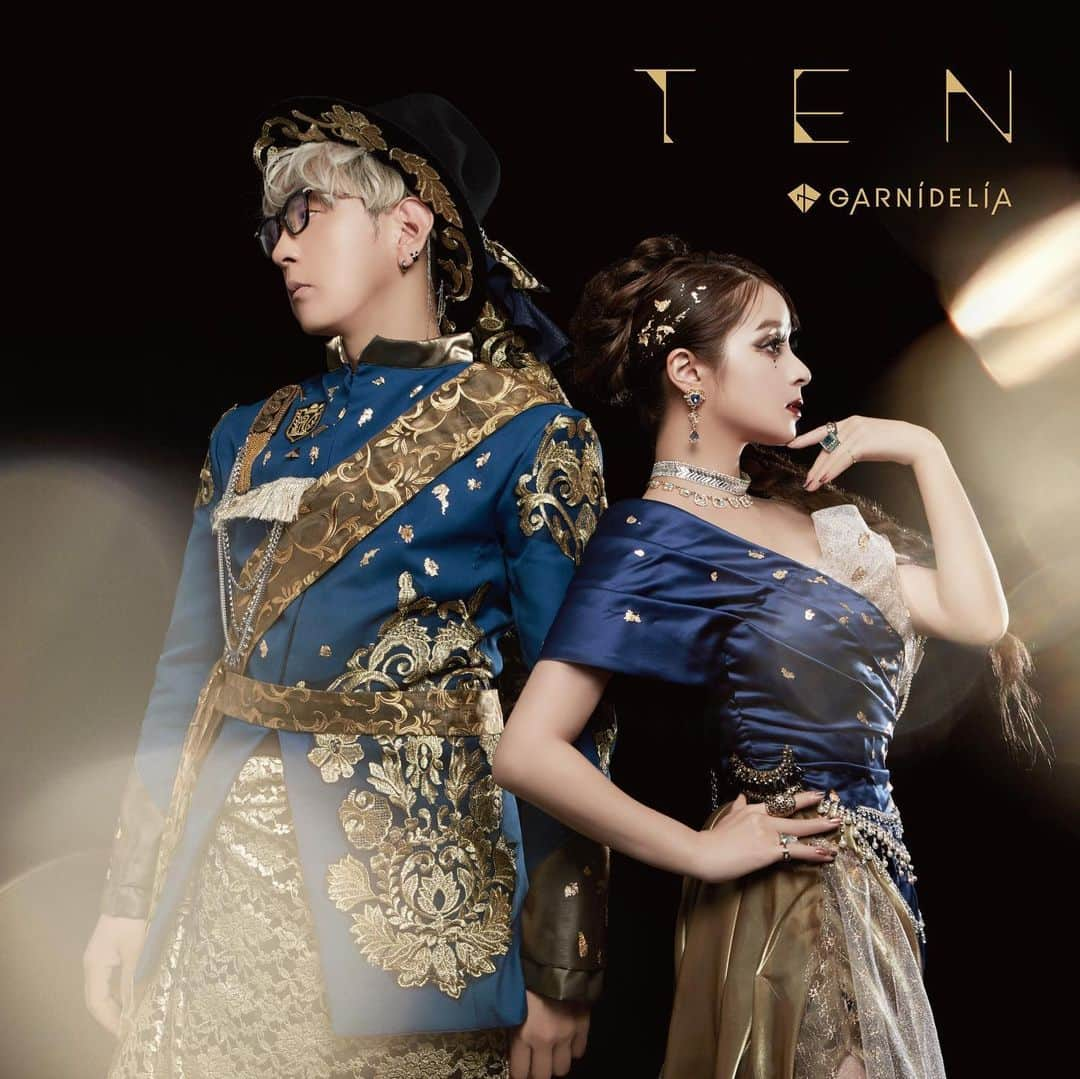 MARiAのインスタグラム：「2024年1月17日 GARNiDELiA ニューアルバム 「TEN」をリリース決定！  こちらは初回限定盤ジャケットデス。  役2年ぶりの新作アルバムとなります。  沢山のチャレンジの連続 どんなに未来が見えなくても 歩みを止めずに ステージに立ち続け 飛び回った 今の私たちだからこそ見えた景色 2年間分の想い 受け取ってください  お楽しみに✨  #GARNiDELiA #MARiA  #美依礼芽 #小美 #ガルニデ　 #newalbum #ニューアルバム」