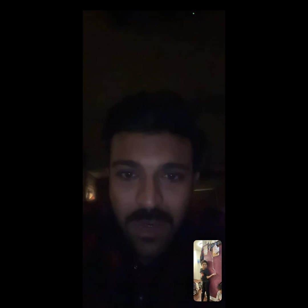 中鉢明子さんのインスタグラム写真 - (中鉢明子Instagram)「📱FaceTime with Charan when he won the Oskar 2023🤩#95thAcademyAwards #RRR #RamCharan #NaatNaatu #Indianmovie 友人のラームチャランが映画RRRのナートゥナートゥでアカデミー賞歌曲賞を取った時のおめでとうフェイスタイム #ダディとチャラン#オスカー2023 #95回アカデミー賞 #大興奮 #インド映画 #インドへ行こう！」10月21日 13時12分 - akiko_harlem