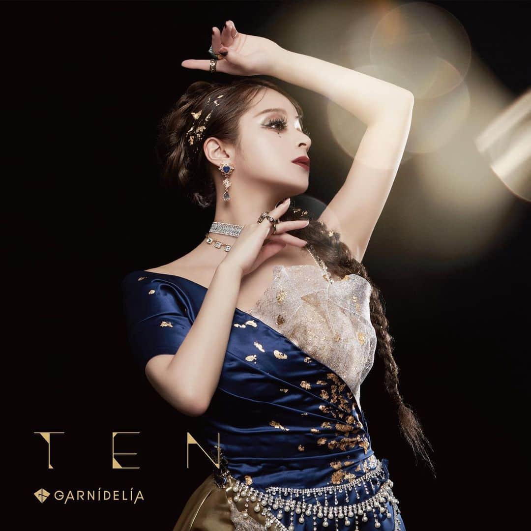 MARiAのインスタグラム：「2024.01.17 release GARNiDELiA New album 『TEN』 通常盤　ジャケット  #GARNiDELiA #MARiA #美依礼芽 #ガルニデ　#newalbum #通常盤　#ポニーキャニオン」