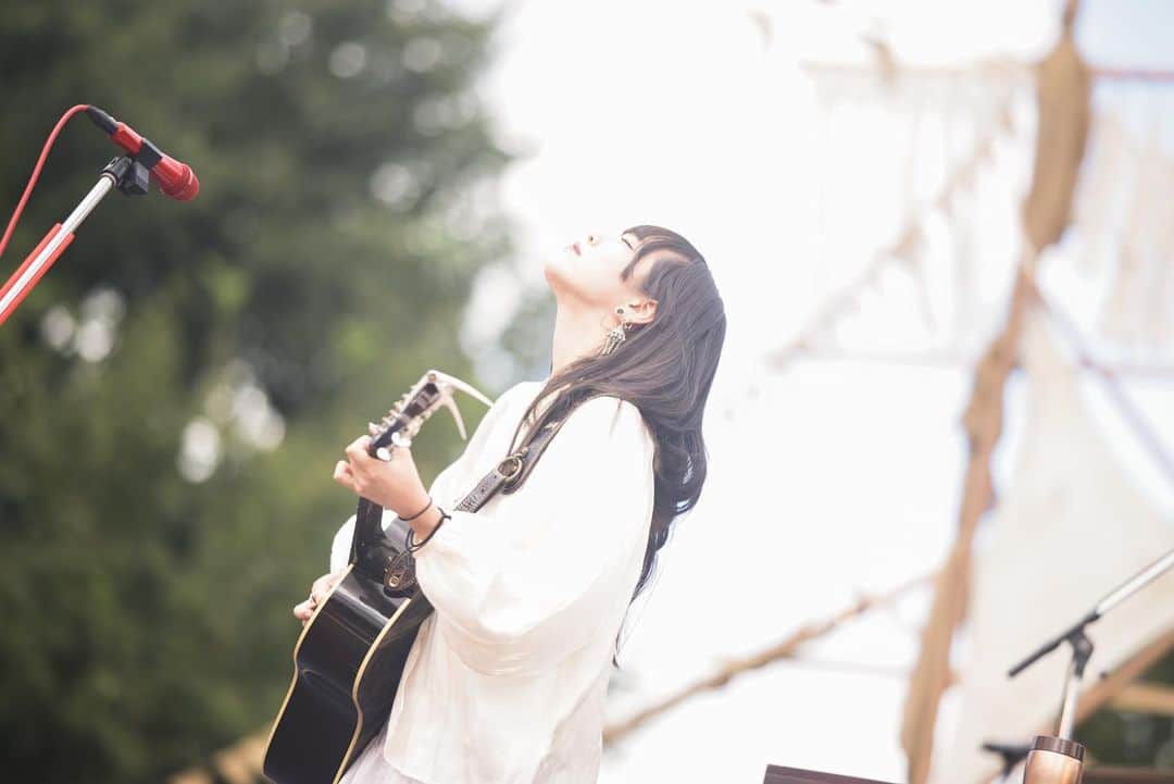 みゆなのインスタグラム：「Chillin' Vibes 2023 ありがとうございました✳︎  歌う曲によって空の表情が変わってとても気持ちよく歌えました。 一番いい朝でした。  素敵なフェスに出演できて幸せ者です...  また出られますように祈りながら歌い続けます✳︎  #chillinvibes」
