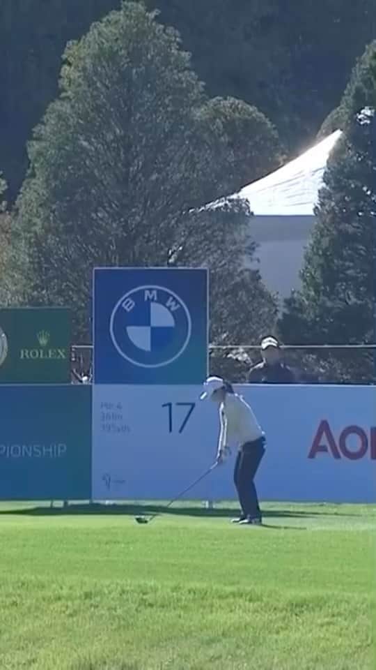 チェ・ヘジンのインスタグラム：「😳😳😳😳 @hyejin_choi1 nearly aced the par 4, 17th!!」