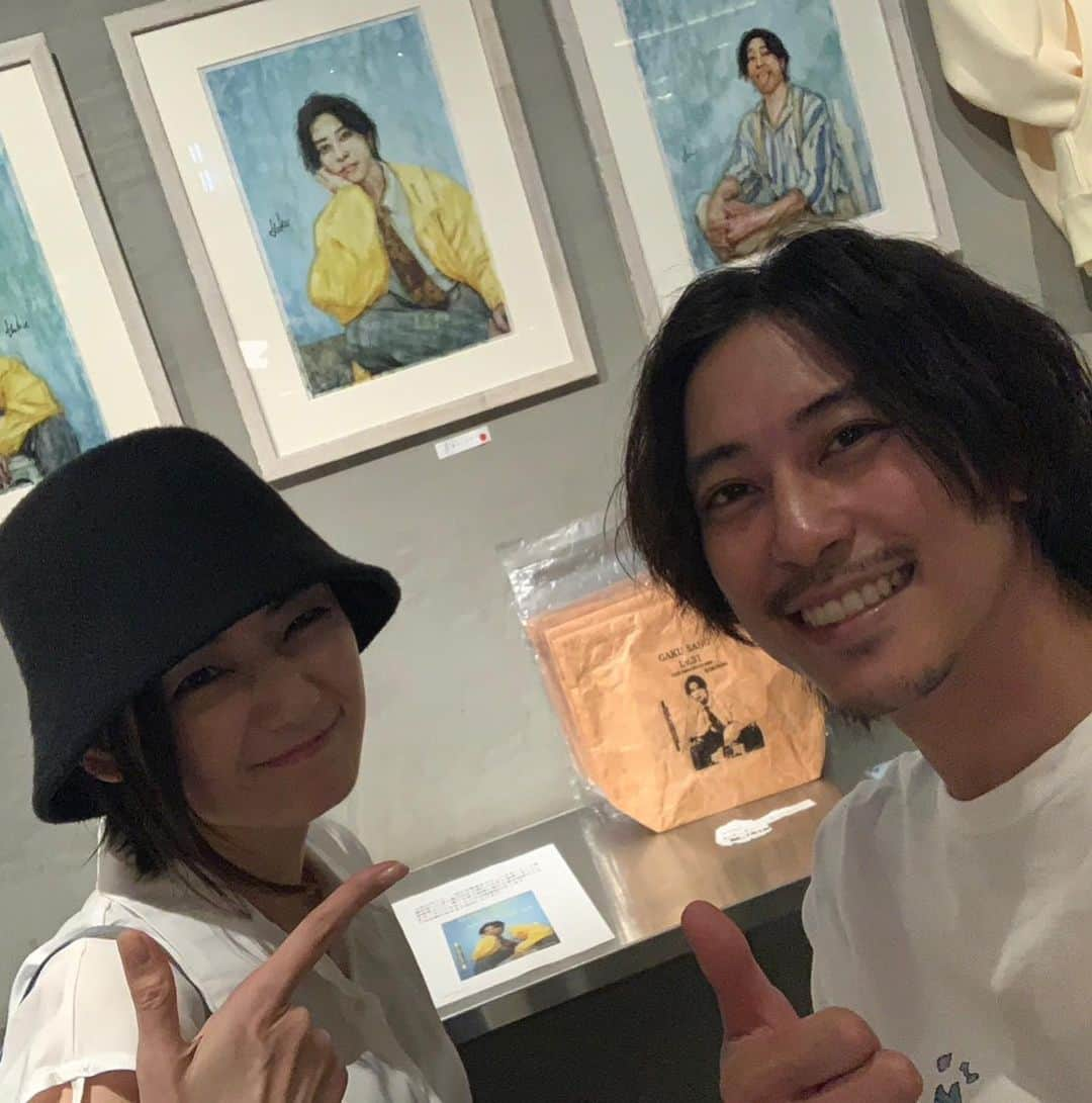 片山萌美さんのインスタグラム写真 - (片山萌美Instagram)「🎨  佐野岳くん（@gaku_sano_09 ）の個展 【Lv.31】  溢れ出す才能を 全身で浴びてきました  本当に圧倒され、感動した  西麻布で10月22日までだそう🌕🪐  私も、 がんばろうって気合い入るね..!!  #佐野岳 くん #天才　 #西麻布　 #個展　 #moemikatayama」10月21日 13時40分 - moet_mi