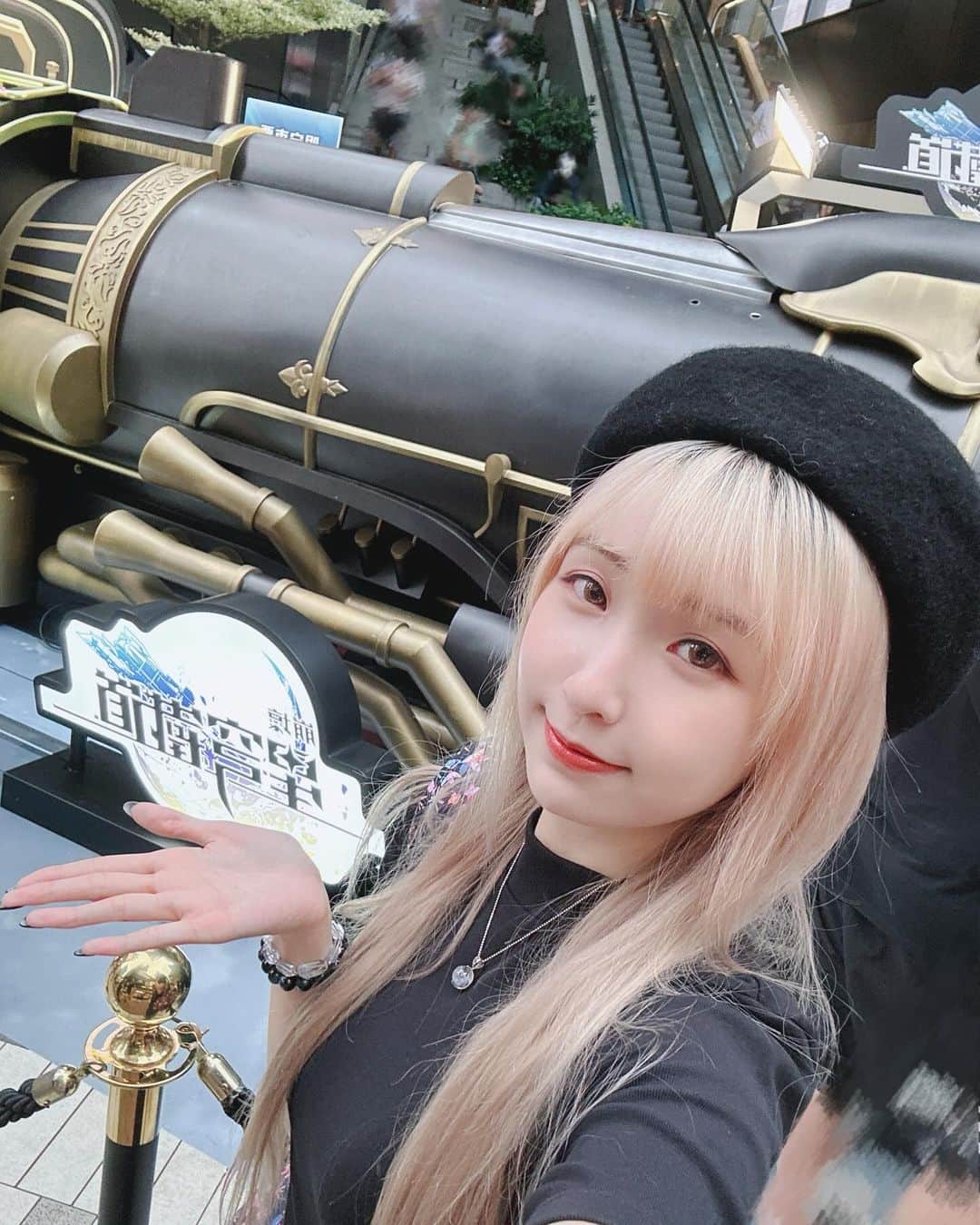 Sherryのインスタグラム：「- 星穹列車來到香港站了✨✨ 身為超級粉絲的我當然要去打個卡🥹💕 現在只要到現場打卡並出示遊戲id，就能獲得特別版車票😍😍絕對要好好收藏💖！！  今天(10月21日)下午2~6時更有主題快閃日活動！想獲得精美獎品的記得要去看看了😚💕💕  🌟星穹列車環球巡禮-香港站限時躍遷 ■ 活動日期：10月19日 - 10月31日 ■ 活動地點：THE FOREST 地下廣場中庭  #崩壞星穹鐵道 #環球巡禮香港站」