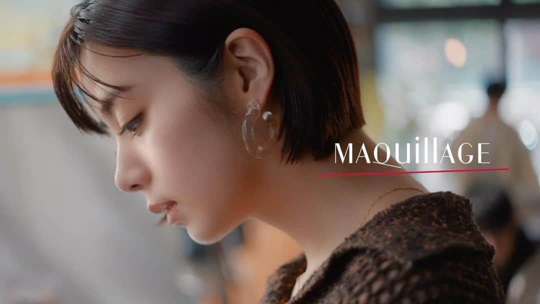 池田エライザのインスタグラム：「@maquillage_jp 🤍🖤」