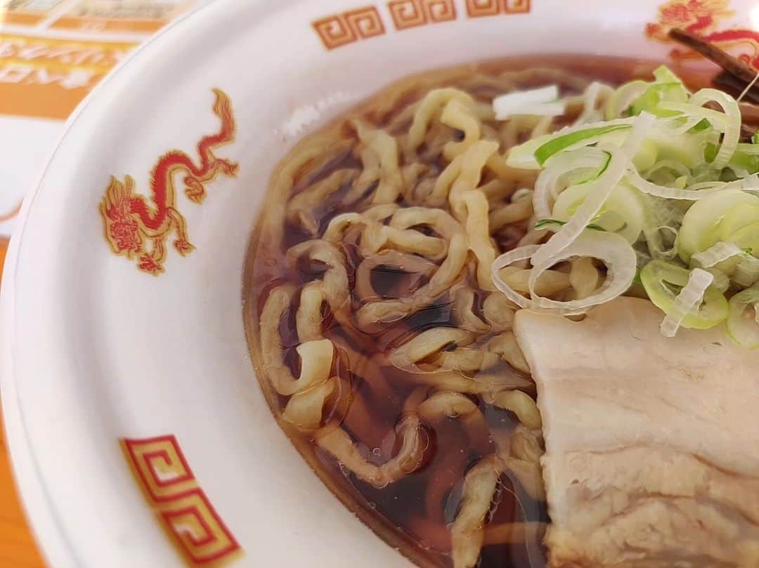 つけMen野郎さんのインスタグラム写真 - (つけMen野郎Instagram)「中華そば 湯の台食堂 日本ラーメン大百科 センセーが今日本一おいしいという湯の台食堂が新宿で食べられるなんて、行くしか無い。秋田県のにかほ市にお店。スープは生醤油がビシッと立っていて、非常にナチュラルに煮干しが効いて出汁もしっかりと出てめちゃうまい。そしてこの手揉み麺よ。プルンプルンの食感ですごいうまい。イベントでこのレベルだもん。実店舗で是が非でも食べたいなぁ。」10月21日 14時19分 - bokurarri