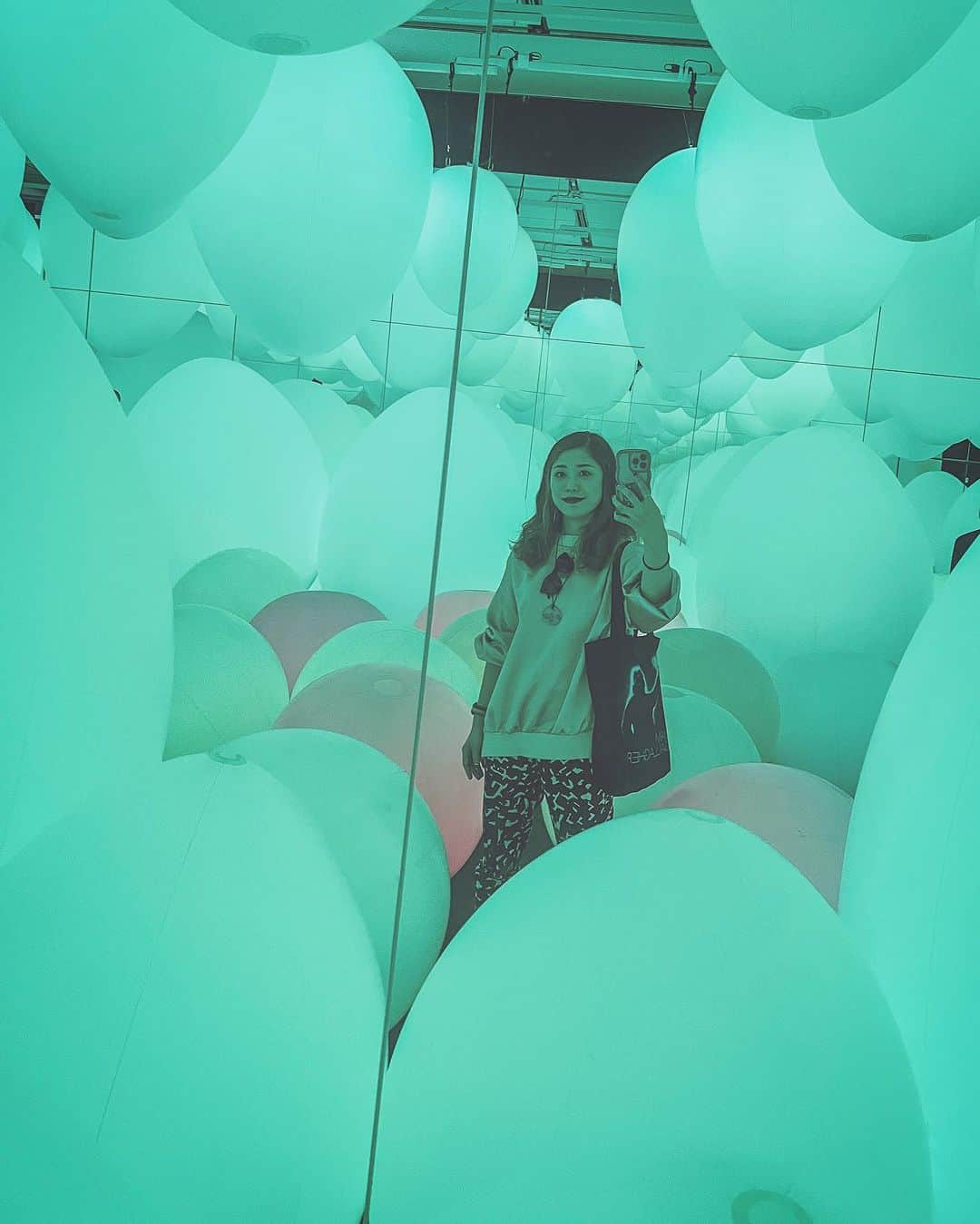 のインスタグラム：「🎪 #チームラボ #teamlab #学ぶ未来の遊園地と花と共に生きる動物たち @teamlab #金山南ビル美術館棟   移動日に開催されているのを発見して🔍行きました🏃‍♂️  私にとって3種類目の展示もまた違ったテーマがあり "共生"についてを体験と共に感じ取れる企画  "個"の時代だからこその"共同"が大切…🧠 今の自分に置き換えて考えられる良い機会を貰えました  絵を動かせる🖼企画もあってとにかく参加型❣️楽しめました👏」