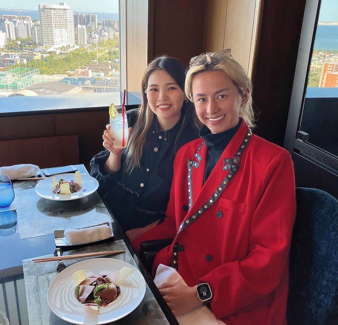 京極 琉のインスタグラム：「結婚3周年❤️  3年前の今日、私たちは「永遠の愛」を誓った。  その言葉の重さや意味を日々感じながら、一緒に時を重ねてきたね🌹  ハニー、君との日常は特別で、普通の瞬間さえも宝物のように感じる。  この3年間で得たもの、学んだこと、笑ったこと…  全部が私たちの愛の証🥰  これからも君と一緒に、手を取り合って、どんな未来も乗り越えていこう。  愛してるよ、ずっと💋  ハニー🥰いつもありがとう❤️」