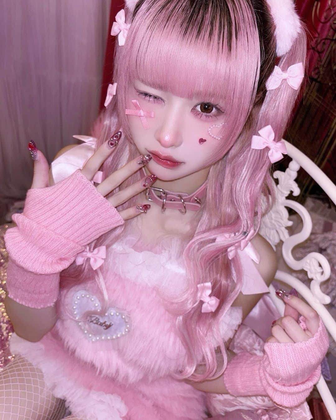 いちのインスタグラム：「ピンクたりてる~？  #idol #cosplay #japanesegirl #girl #selfie #instagood #hightone #pinkhair #twintails #アイドル #派手髪」