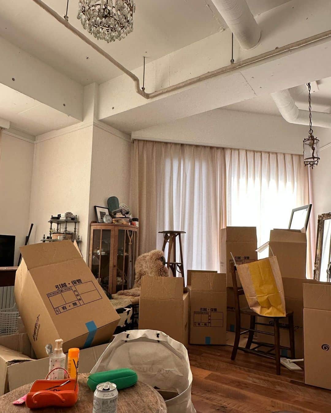二ノ宮知子さんのインスタグラム写真 - (二ノ宮知子Instagram)「今週はずっと東京で仕事。色々ありすぎて書けない…。今、東京事務所のリフォームを終えて荷物整理をコツコツやっています…やっと床が見えてきた！😭」10月21日 14時57分 - tomokoninomiyaa