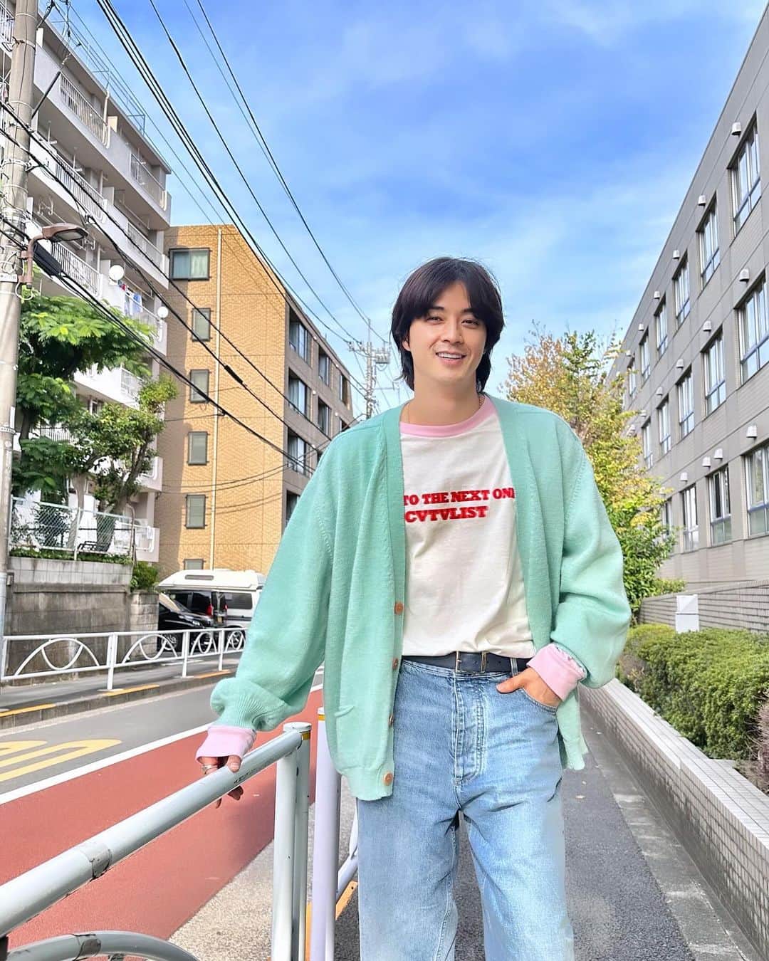 キム・ジフンのインスタグラム：「_  날씨좋다🌈🌈」