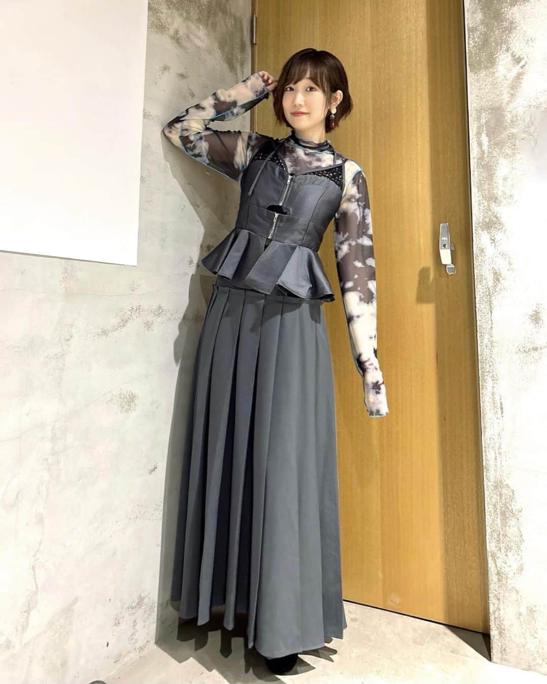 田所あずささんのインスタグラム写真 - (田所あずさInstagram)「今日の衣装もつばちゃんさん @tsubasashimoda でした！  紐の使い方が斬新で、1回首にぐるんとしてから垂らすというデザインがおしゃれすぎて最初どうやって着るのかわからなかった🤣 めちゃかわファッション！  #azusatadokoro  #tadokoroazusa #田所あずさ #フクヤマニメ」10月21日 15時11分 - azusa_tadokoro