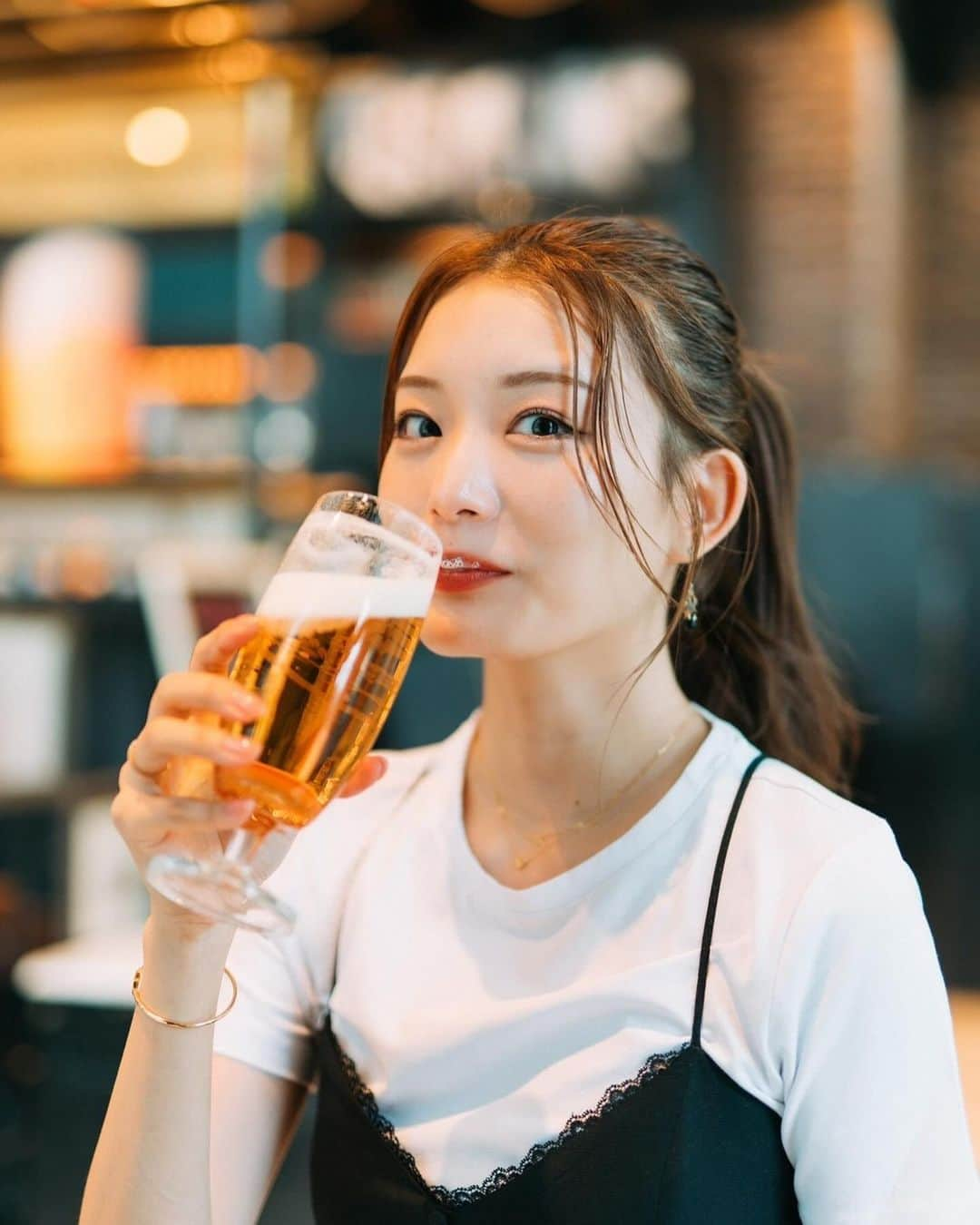 蜂谷晏海のインスタグラム：「週末いかがお過ごしですか🌞 気持ちのいいお天気の日はビール飲みたくなりますな🍺🧡 📷 @akira.photographer   #ビール#beer#beerstagram」