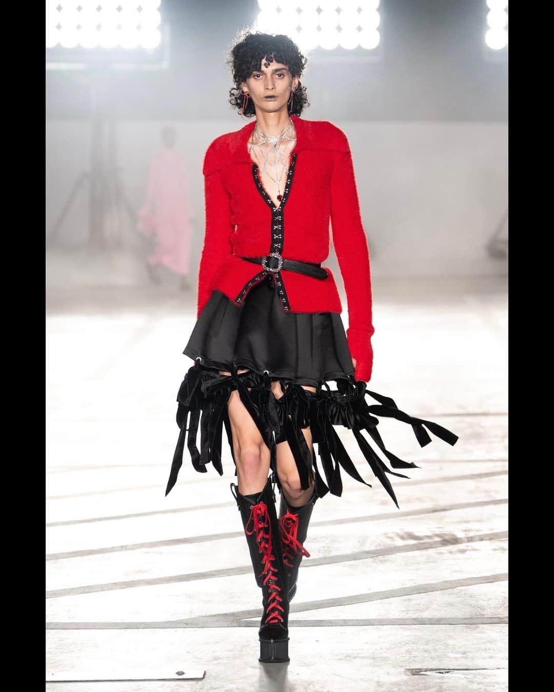パメオ・ポーズさんのインスタグラム写真 - (パメオ・ポーズInstagram)「【PAMEO POSE 10th ANNIVERSARY RUNWAY - 2023 AW MOIST PUNK -】  - MY WAY - SHOW DIRECTOR： @kentoteranaka  MODEL： @marenasanchez_r @tokyo.rebels  HAIR&MAKE UP： @mikiyafujioka0603 @shiseido_hma  STYLING&STREET CASTING： @remember_seiko  DIRECTOR OF PHOTOGRAPHY： @arimoremember (The End Tokyo) MOVIE DIRECTOR： @remember_seiko (The End Tokyo) RUNWAY PHOTO： @koji.shimamuraph  PRESS： @pred_pr  PRODUCTION： @sundesigninstitute  PERFORMANCE： @charitykase Supported By @fancyhimtokyo  GRAPHIC DESIGN： @bye_ayanon   MUSIC DIRECTOR： @peli4649  MUSIC  @outoforbitofficial , @gorovski.official / Drumatix @djhellofficial , Klaus Nomi / Cold Song 2013  PAMEO POSE DIRECTOR&DESIGNER： @peli4649   Thursday,August 24,2023 At JAPAN NATIONAL STADIUM  #pameopose #pameopose10thanniv」10月21日 15時07分 - pameopose