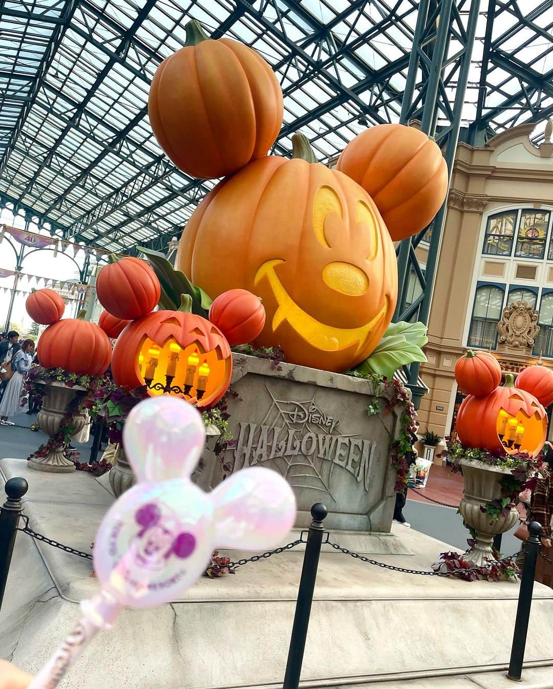 みくるんさんのインスタグラム写真 - (みくるんInstagram)「ディズニーハロウィン最高🎃✨ パンプキンメニューが美味しすぎる🤍  大好きなディズニー様🏰✨  #名古屋コンカフェ#メイドカフェ#アールズカフェ#名古屋キャバクラ#錦キャバ嬢#japan#japanesegirl#ディズニー#ディーハロ#ディズニーハロウィン」10月21日 15時22分 - milkurumin123