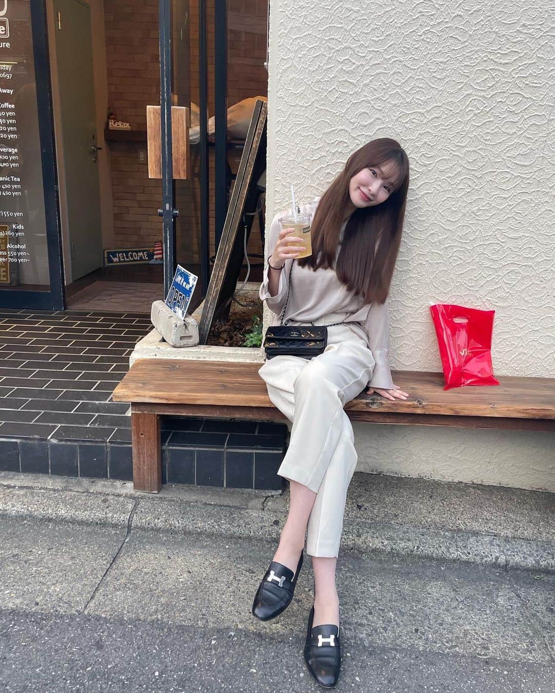 椎名美月のインスタグラム：「飲んだのは梅ドリンク 足のサイズは23.5」