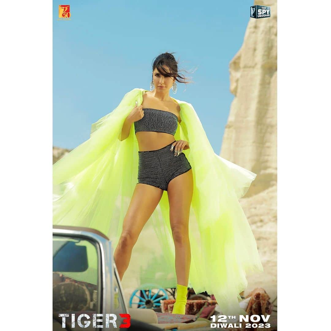 カトリーナ・カイフのインスタグラム：「Aa rahe hai hum……. #LekePrabhuKaNaam.... Song dropping on 23rd Oct on www.youtube.com/yrf #Tiger3 arriving in cinemas on 12th November  Releasing in Hindi, Tamil & Telugu   @beingsalmankhan | @therealemraan | #ManeeshSharma | @yrf | @ipritamofficial | @amitabhbhattacharyaofficial | @arijitsingh | @nikhitagandhiofficial | @vaibhavi.merchant | @madhankarky | @bennydayalofficial | @anushamani | @boselyricist | @anaitashroffadajania | #AlviraKhanAgnihotri | @ashley_rebello | @darshanjalan | #YRF50 | #YRFSpyUniverse」