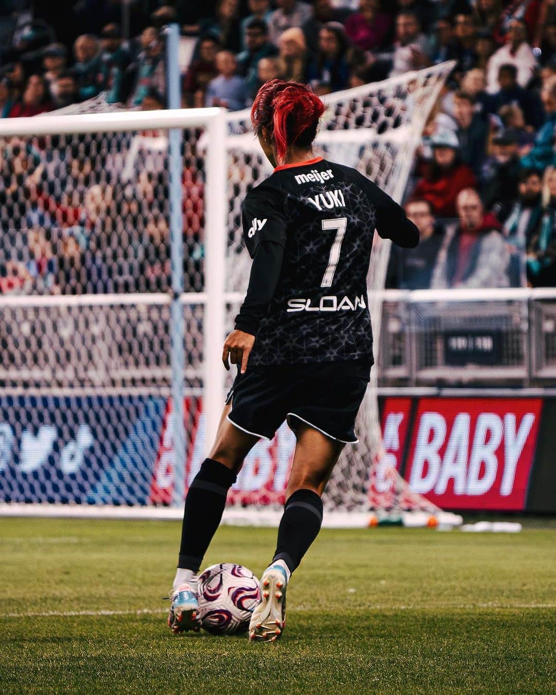 大儀見優季さんのインスタグラム写真 - (大儀見優季Instagram)「Year 21 is over… Thanks fans, teammates, team stuff, family who supported through this difficult season…  I am always asking me about What is football about for me? it’s a job, communication tool, art, and things to feel each other. Honestly, things I think it’s universal has been barely there in these day. As I continue playing for long time, there will be things I don’t want to believe and I need to accept after fighting myself against. But accepting is not throwing out things you value the most.   Football I know is beautiful, attractive, and intelligent. But All definition is you determined… overall, what I want to say is I still love this game.」10月21日 15時33分 - yuki_nagasato