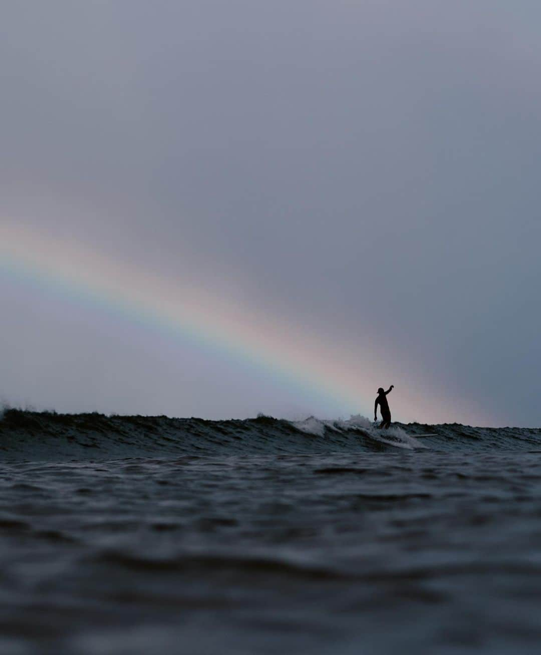 八代健さんのインスタグラム写真 - (八代健Instagram)「Just another beautiful rainbows day in Khaolak 🌈🤍 19.10.2023 #surf #beachlife #memoriesbeachbar  lens @maxmillion.surf」10月21日 15時49分 - kenyashiro