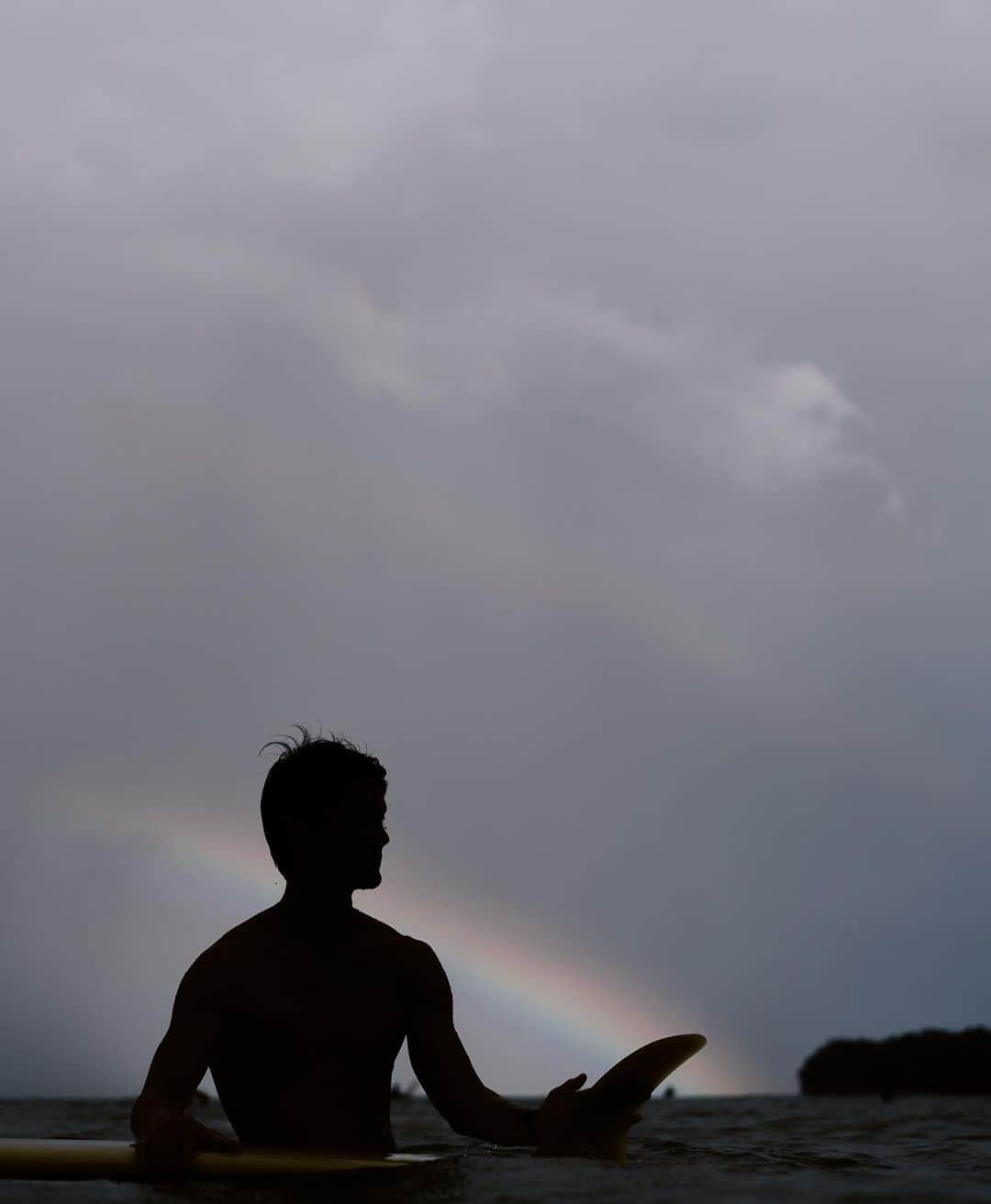 八代健さんのインスタグラム写真 - (八代健Instagram)「Just another beautiful rainbows day in Khaolak 🌈🤍 19.10.2023 #surf #beachlife #memoriesbeachbar  lens @maxmillion.surf」10月21日 15時49分 - kenyashiro