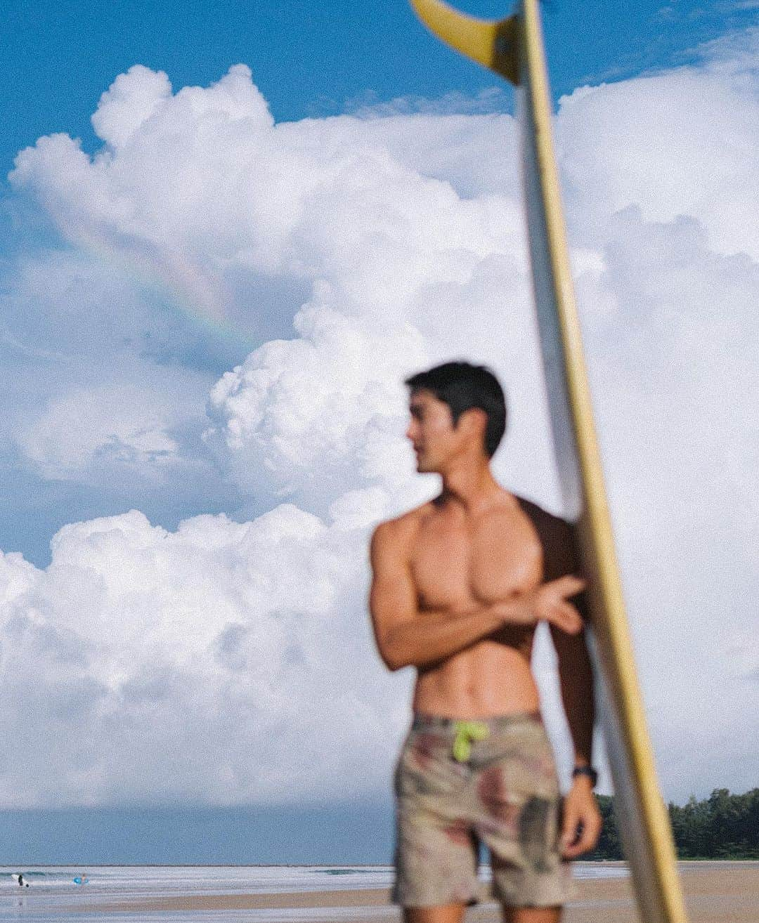 八代健さんのインスタグラム写真 - (八代健Instagram)「Just another beautiful rainbows day in Khaolak 🌈🤍 19.10.2023 #surf #beachlife #memoriesbeachbar  lens @maxmillion.surf」10月21日 15時49分 - kenyashiro