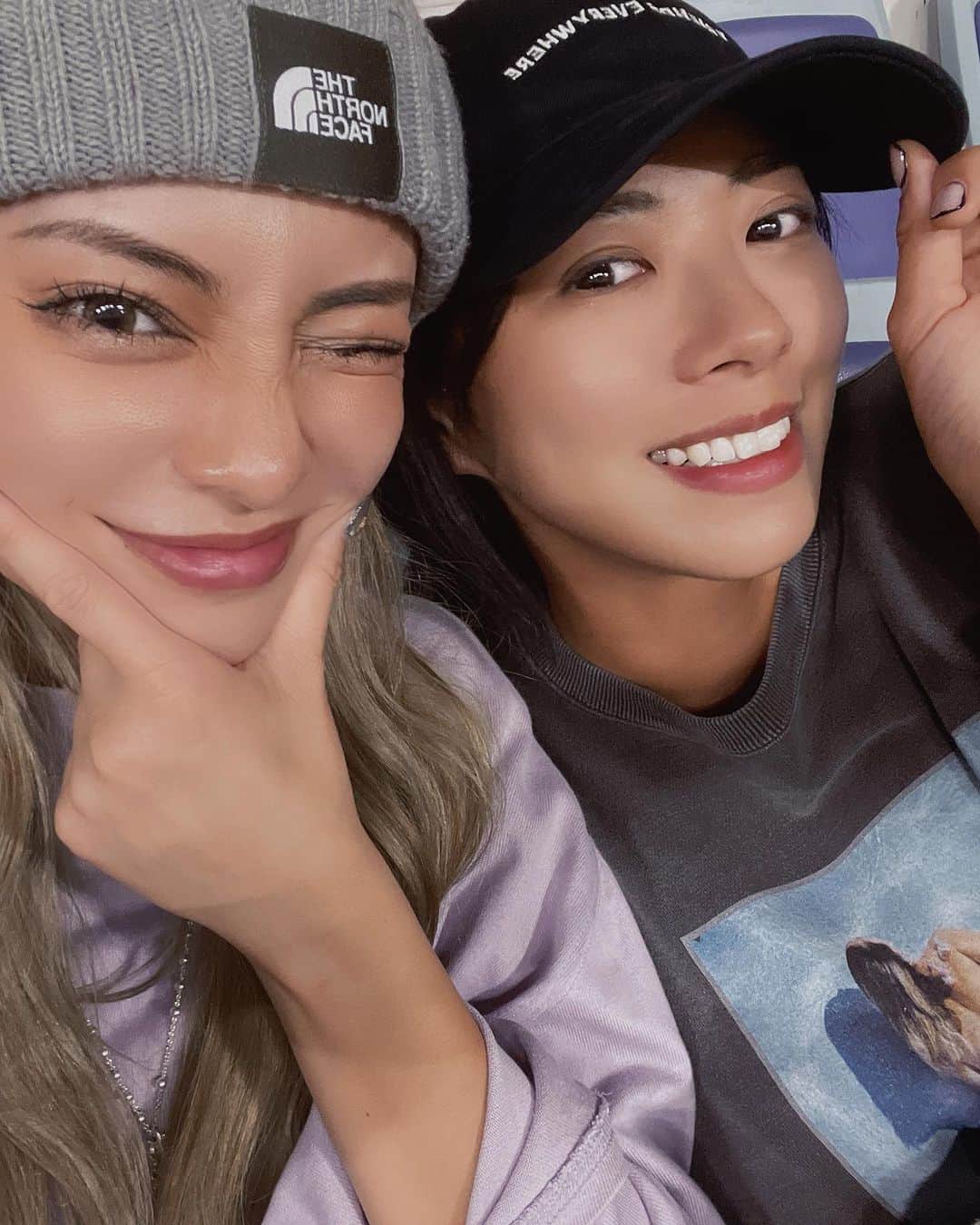 SHO-NOのインスタグラム：「わちち @wacchime と浦和レッズvs柏レイソルの試合見に行ったよ✌🏽埼スタ行くの久々だった～🚗 金Jなのにやっぱり浦和レッズサポーターの迫力はハンパなかったです🔥 次は明日我らがジュビロ磐田が勝利する番ですね👊🏽  Forza Jubilo ꉂ📣 ⁡ わちち誘ってくれてありがとう～！わちちは秋花粉で死んでました。 ⁡ #浦和レッズ #柏レイソル #J1 #Jリーグ #jleague #jリーグ女子」